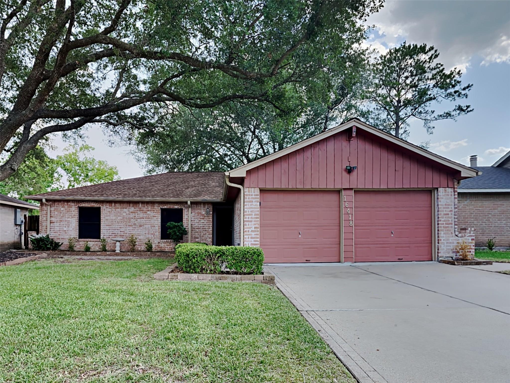 16418 Forest Bend Avenue — photo