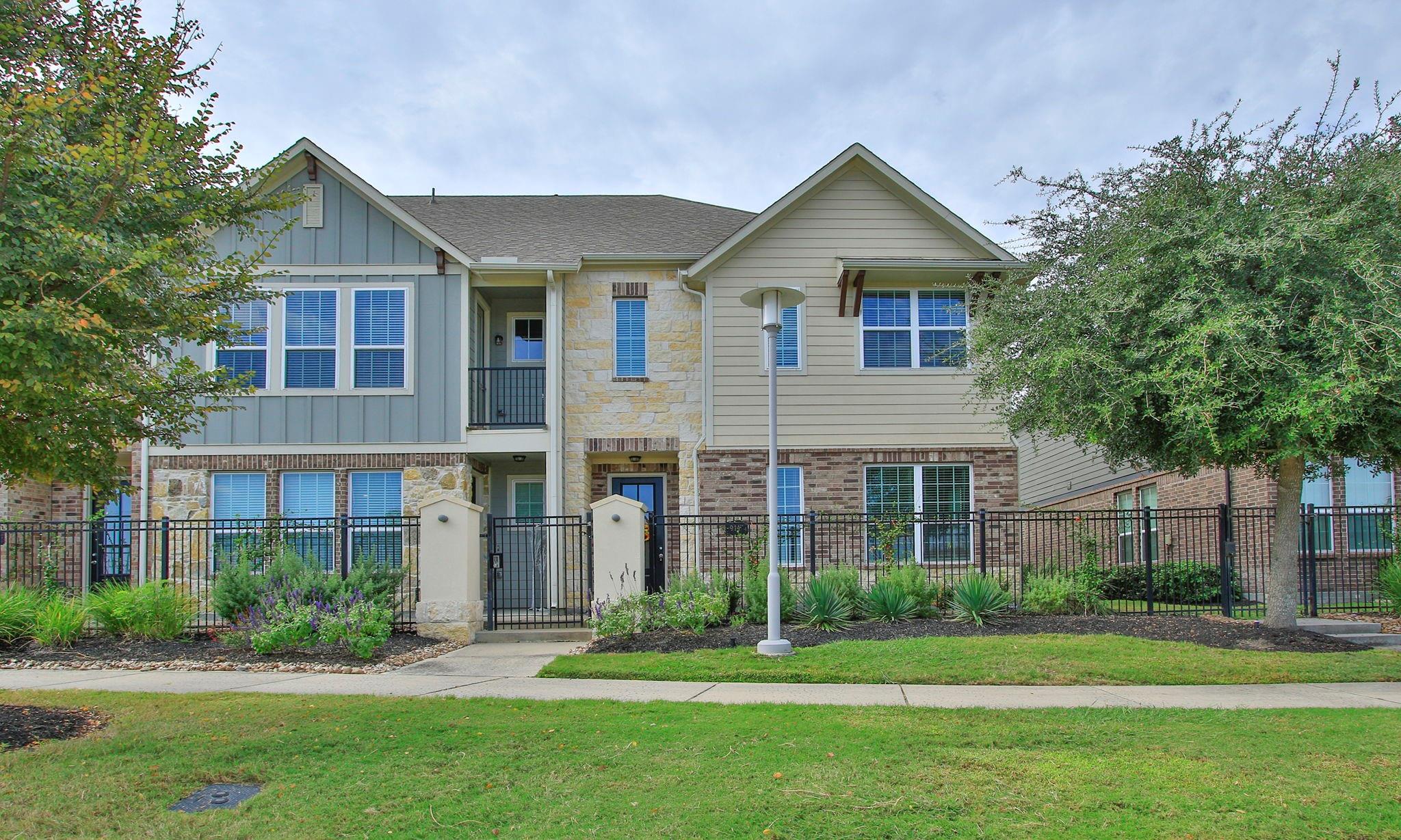 9447 Towne Lake Parkway — photo