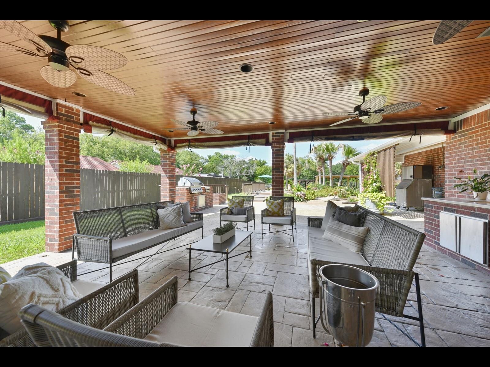 2204 Airline Drive — photo