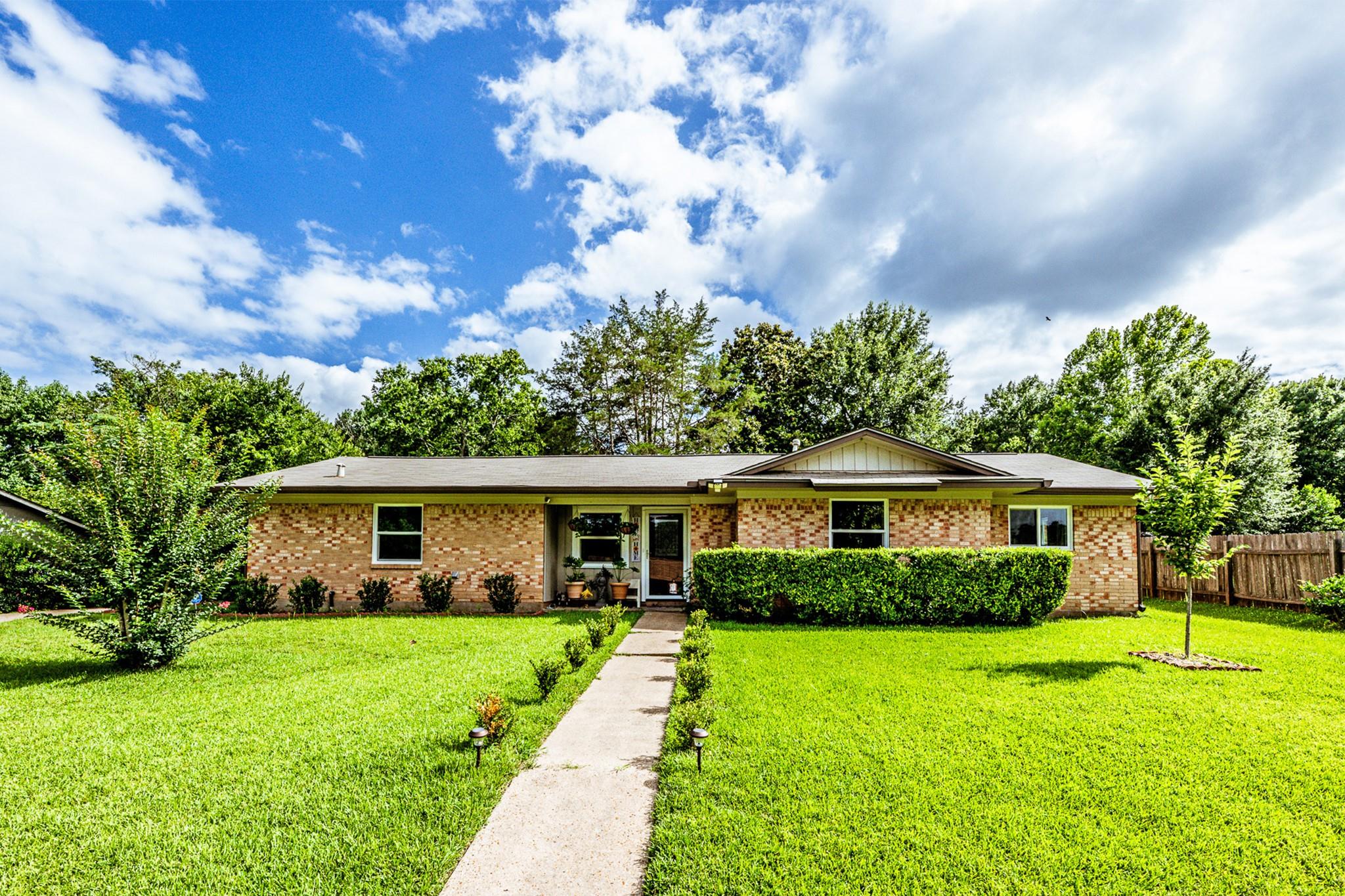 2202 Easley Circle — photo