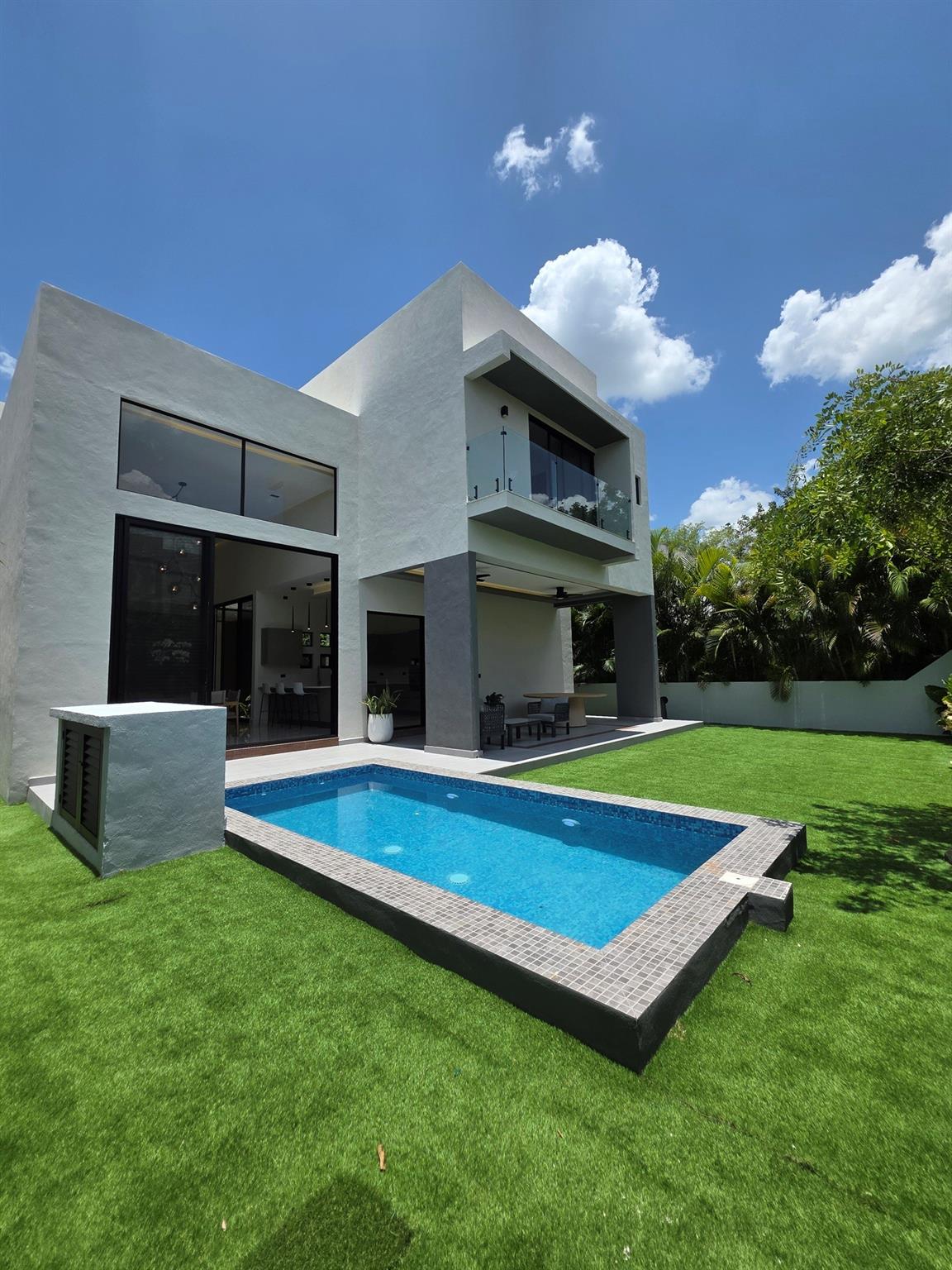 17 Oasis — photo