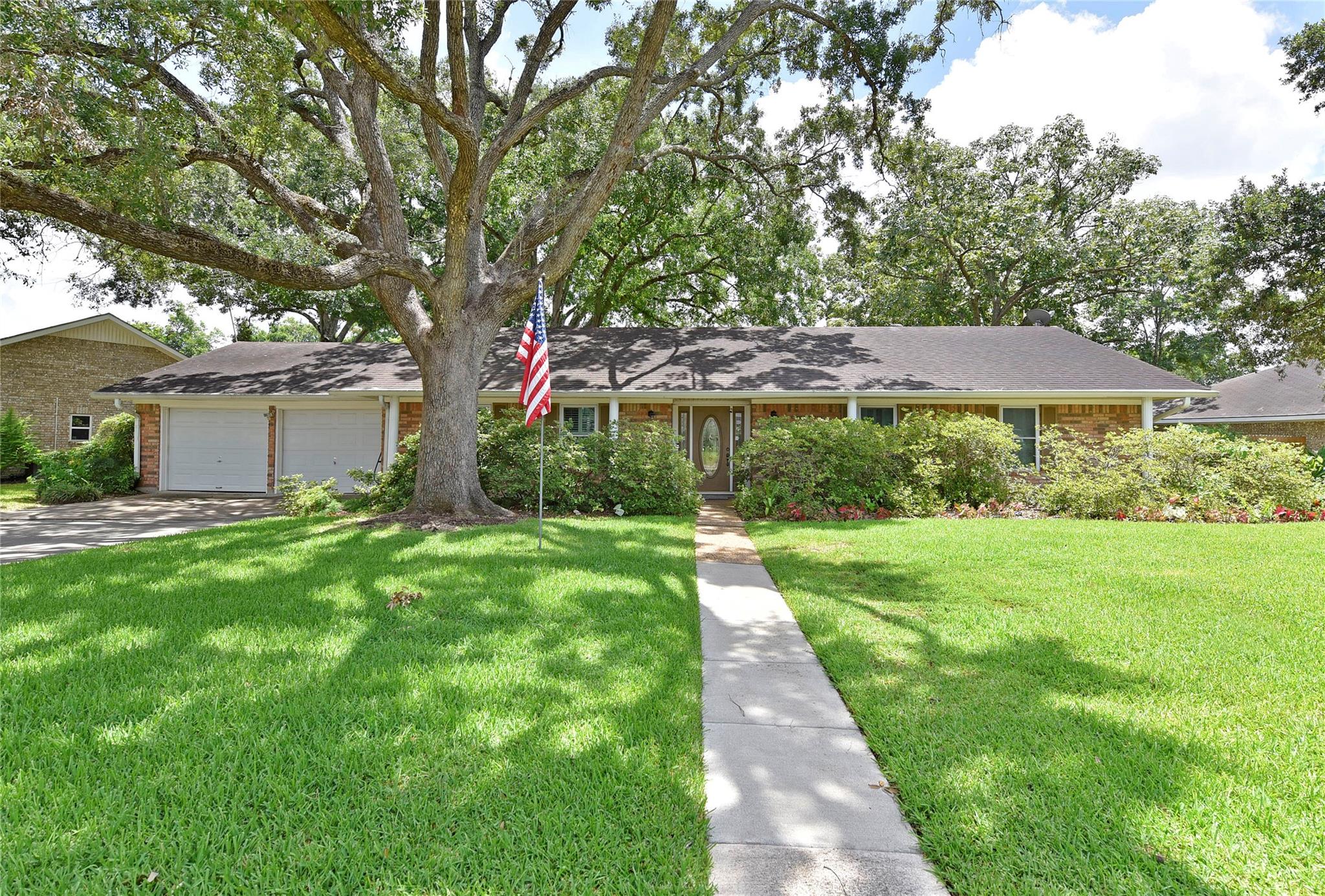 1901 Laurel Oaks Drive — photo