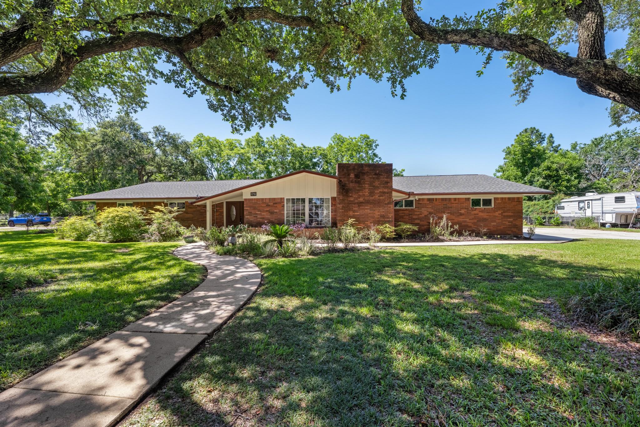 616 Cannan Drive — photo