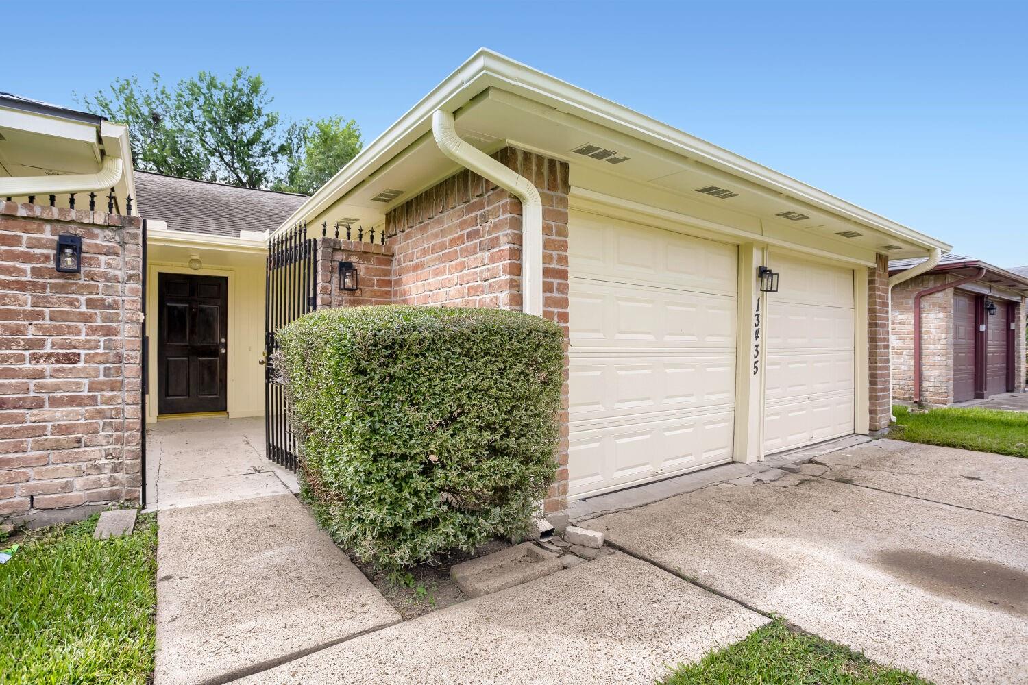 13435 Chipman Glen Drive — photo