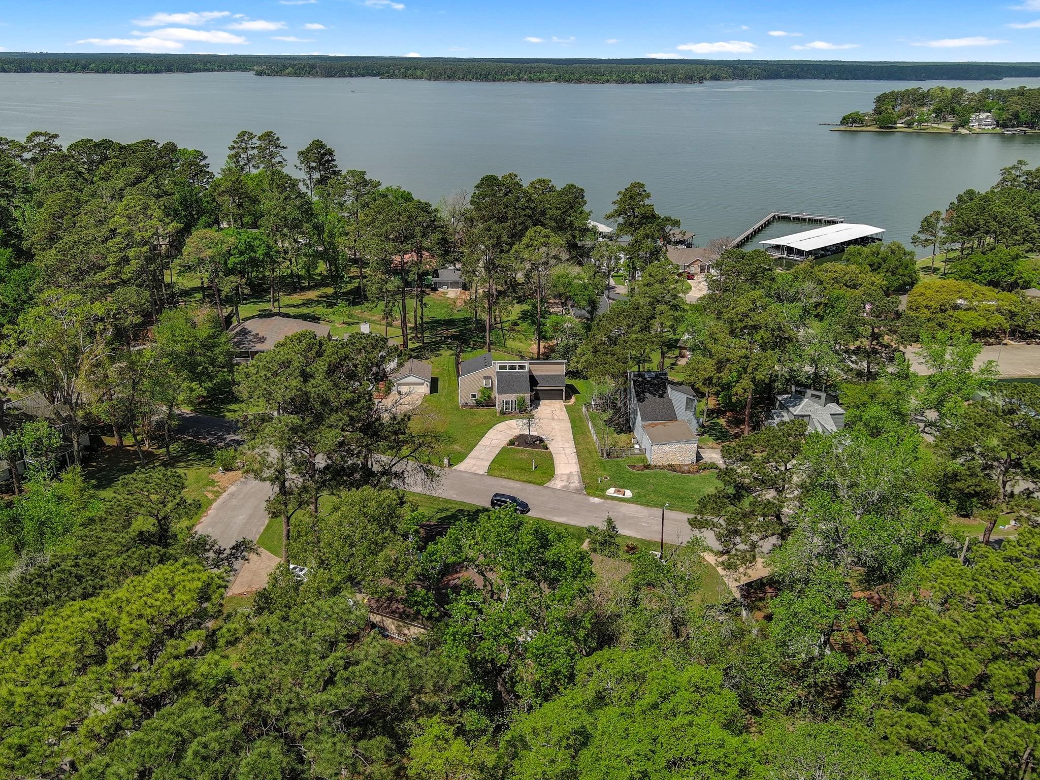 15211 Jamaica Drive — photo