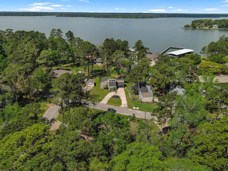15211 Jamaica Drive — photo