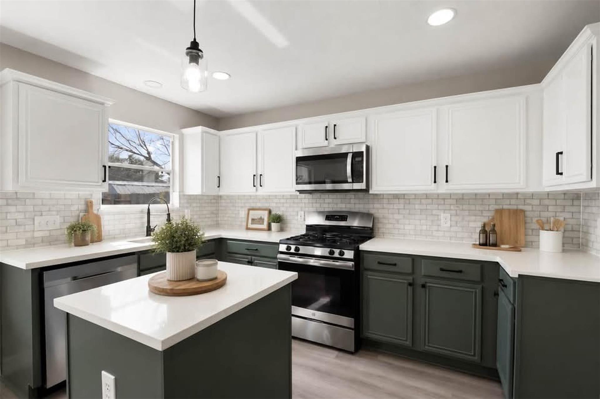 2406 Pinpoint Drive — photo