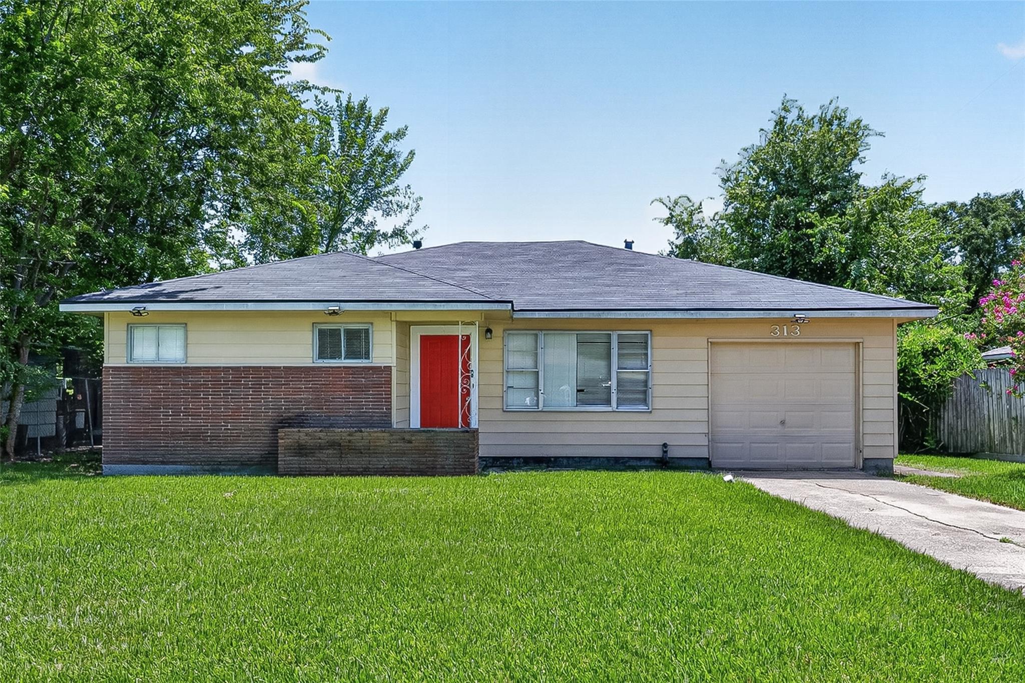 313 Greenbriar Drive — photo