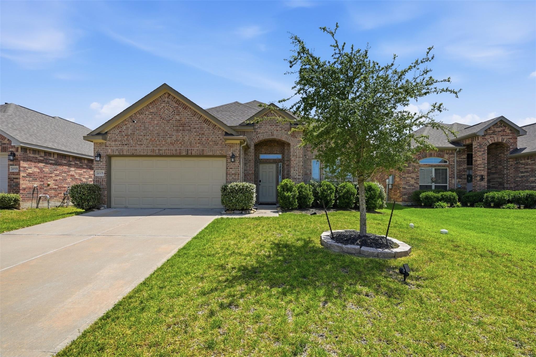 4305 E Bayou Maison Circle — photo