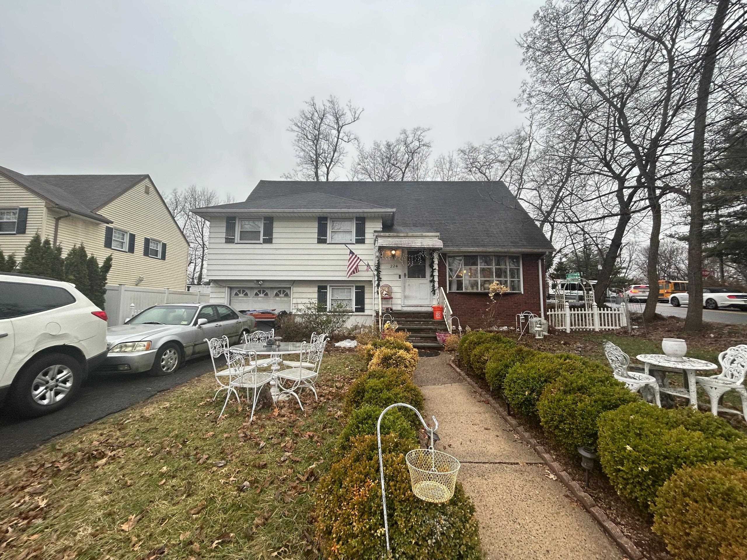 224 Kings Ct — photo