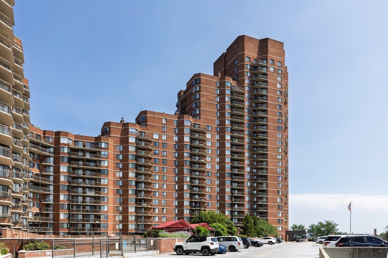 1705 Harmon Cove Tower 1705 — photo