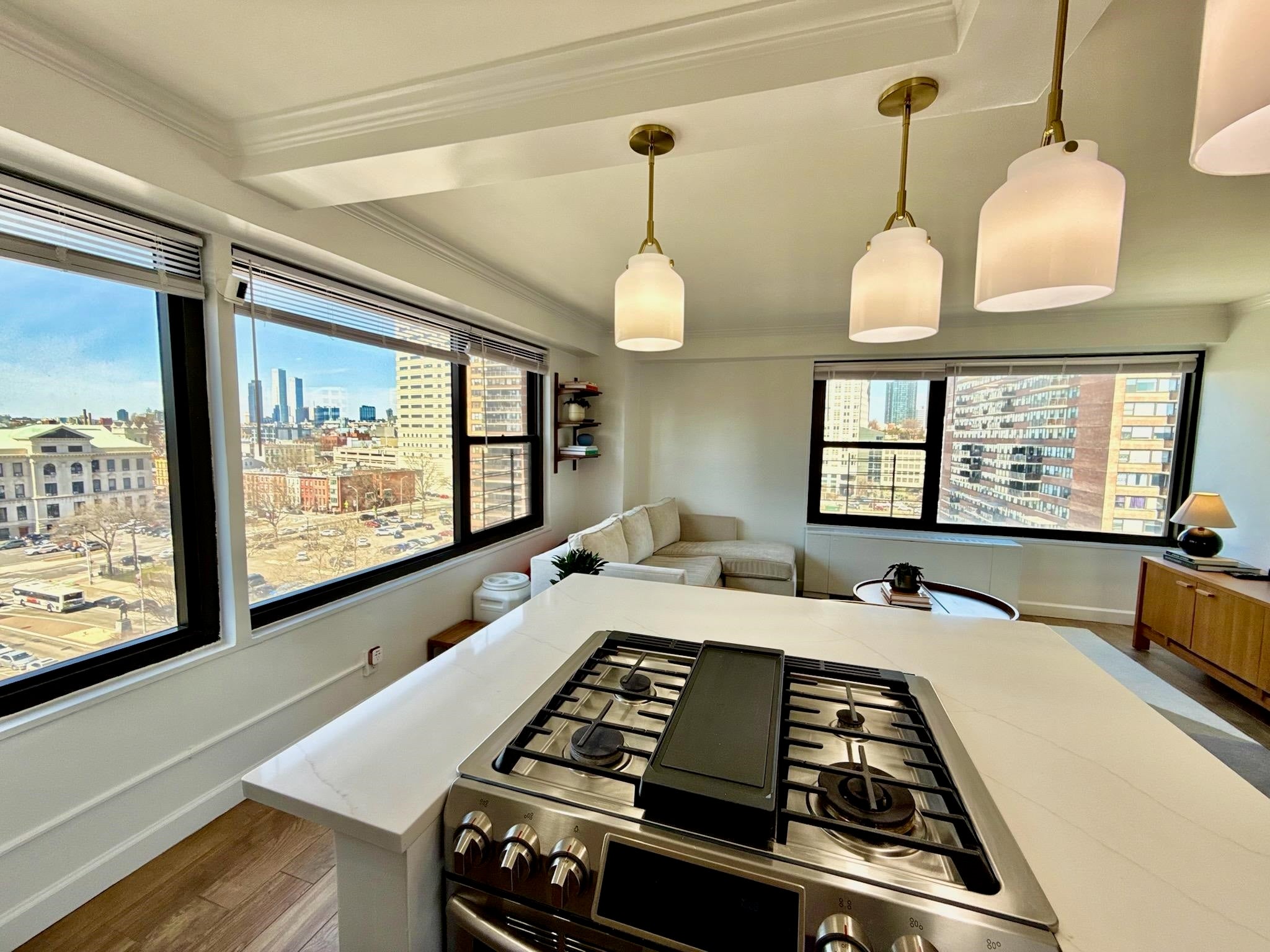 135 Montgomery St 10G — photo