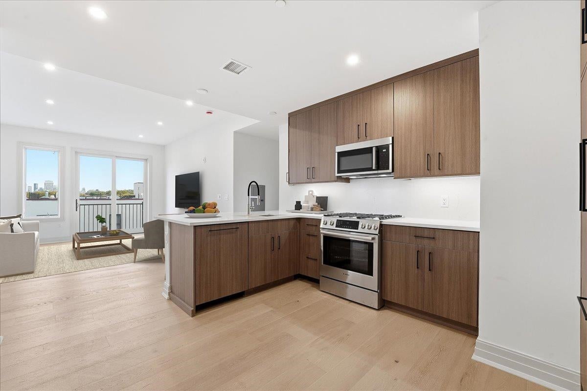 921 Madison St 304 — photo