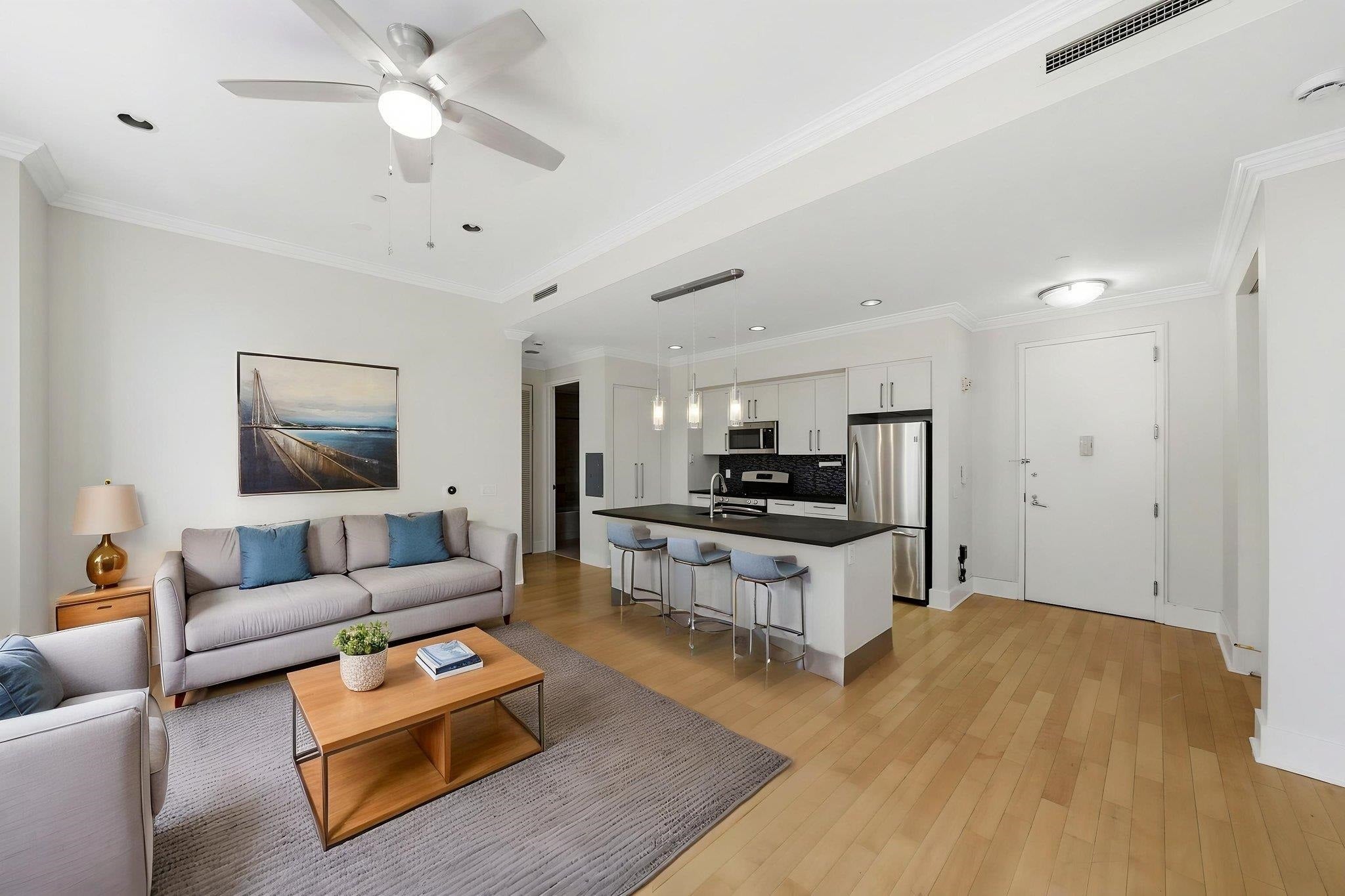 4 Beacon Way 1404 — photo