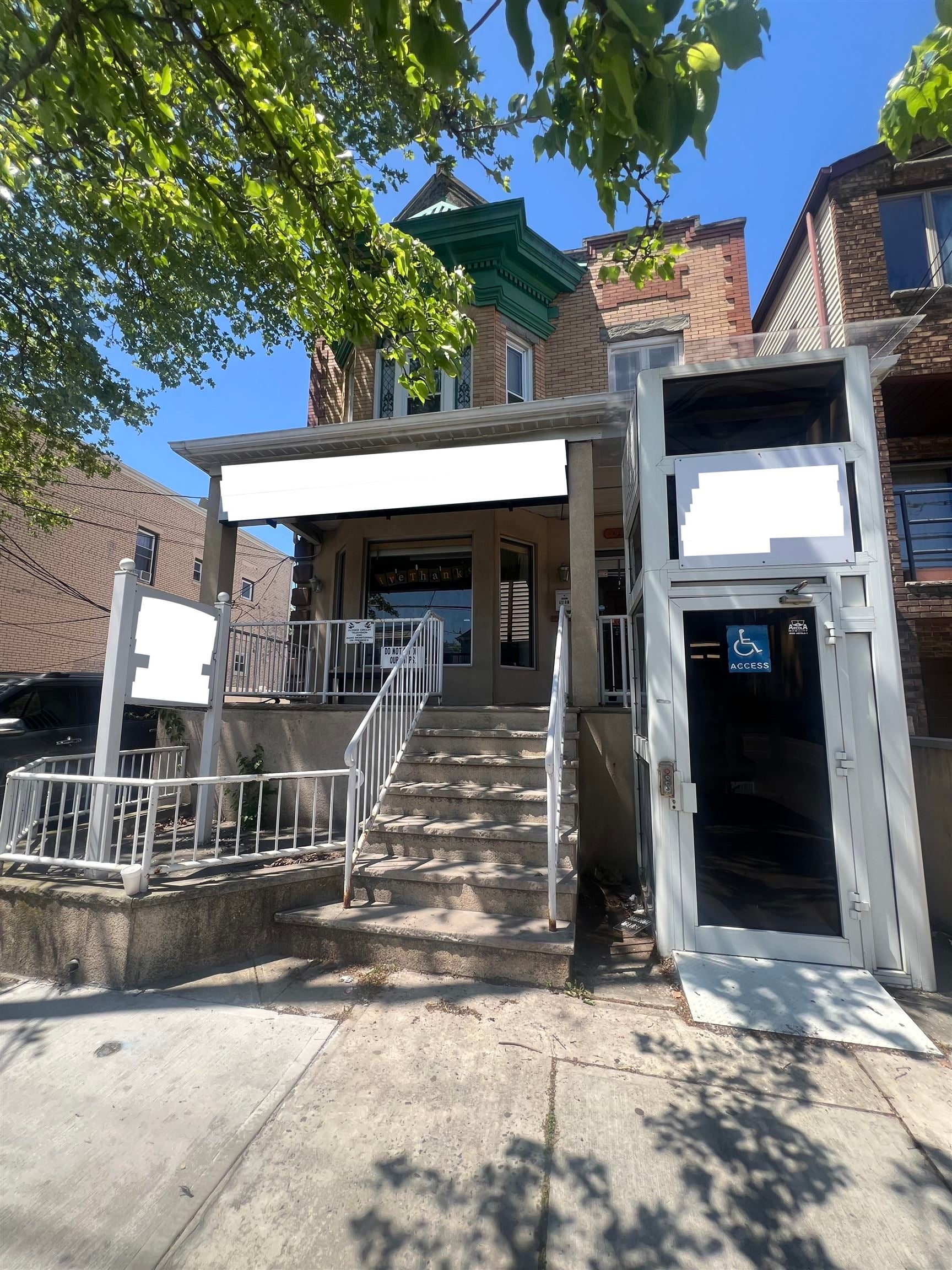 7633 Kennedy Blvd — photo