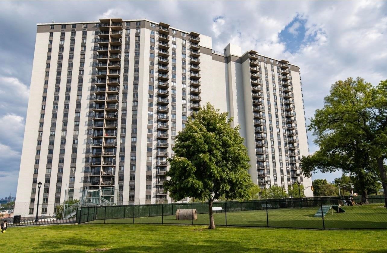 100 Manhattan Ave 16 — photo