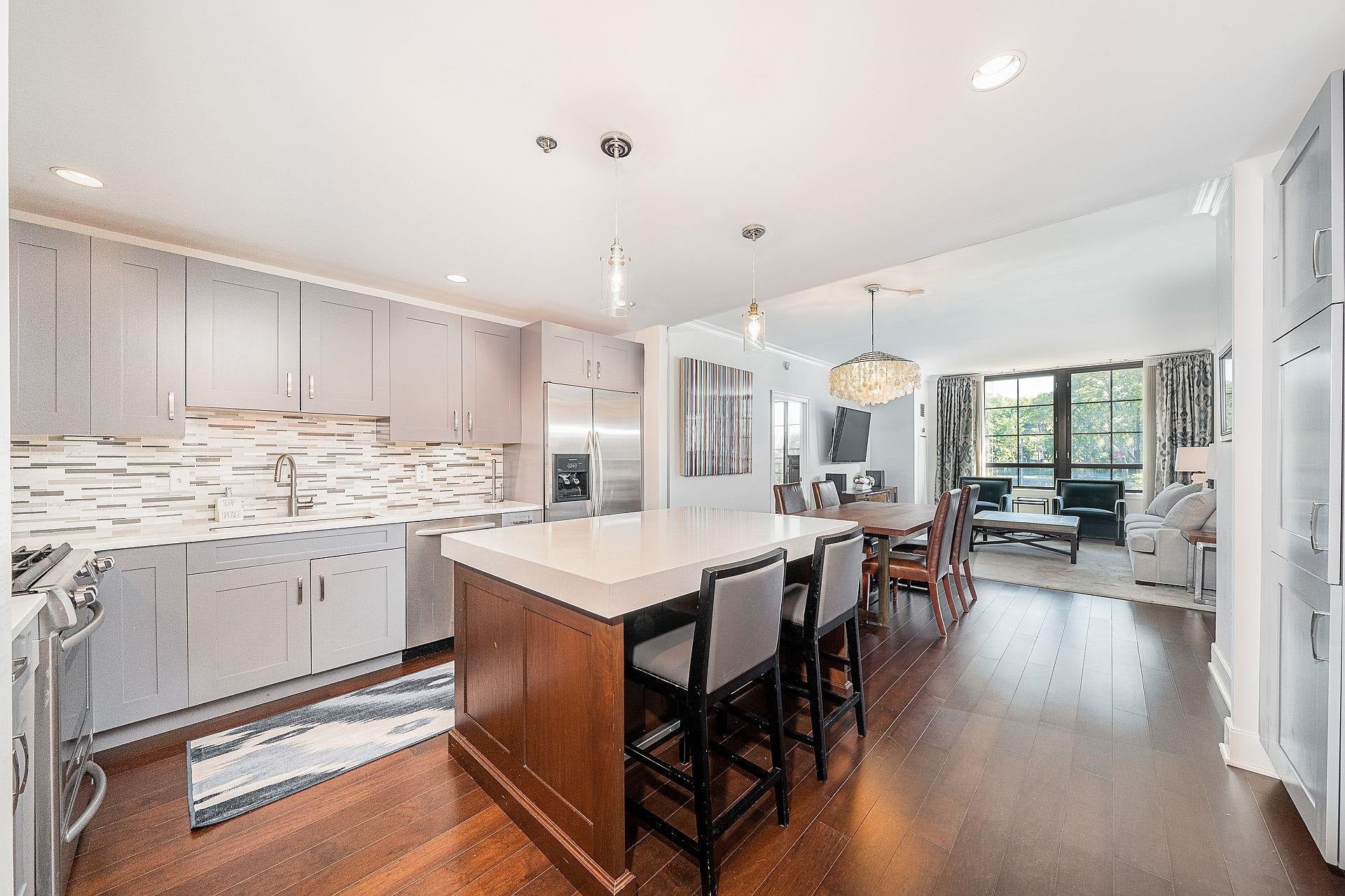 1025 Maxwell Lane 304 — photo