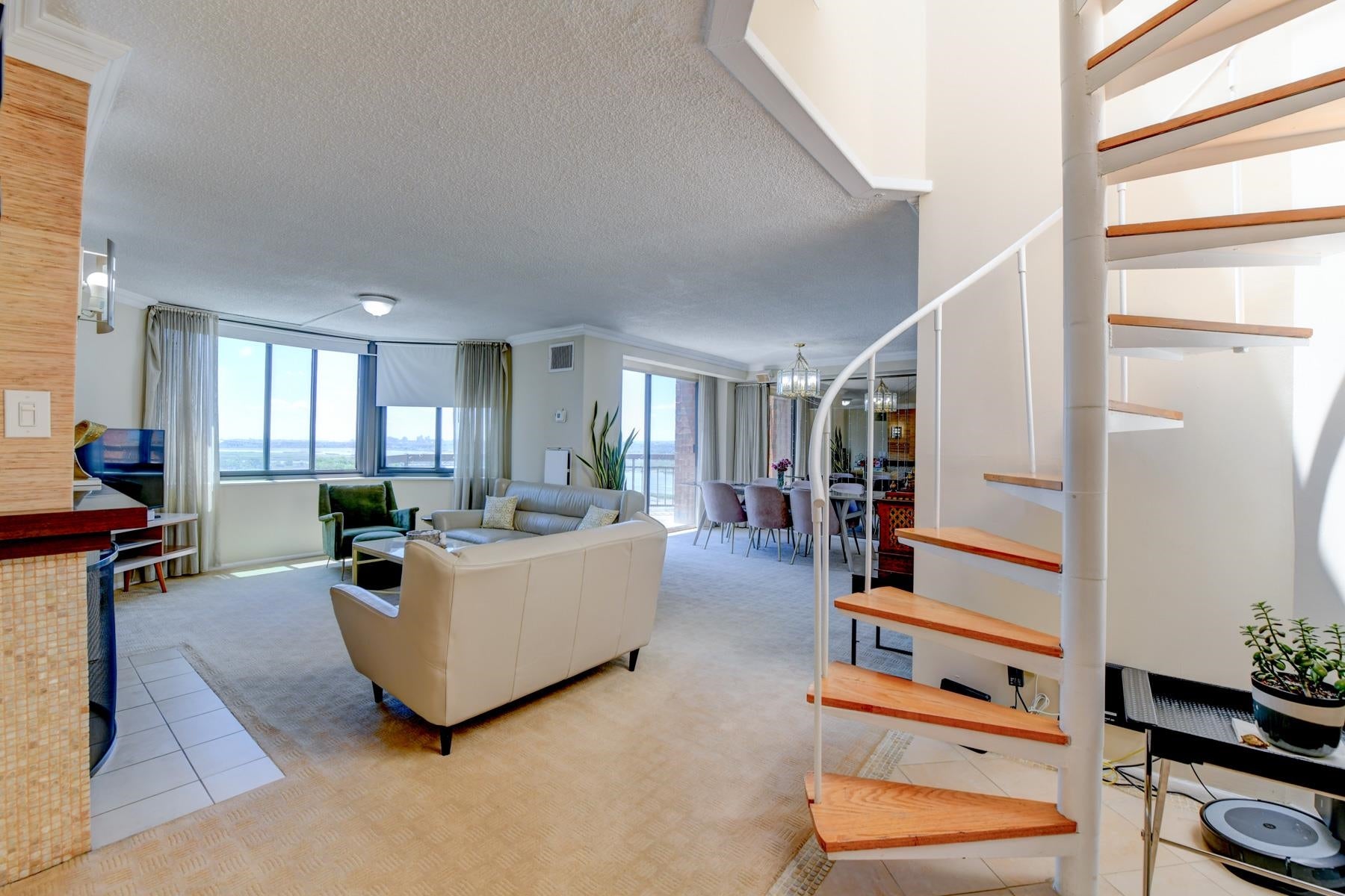 1528 Harmon Cove Tower 1528 — photo