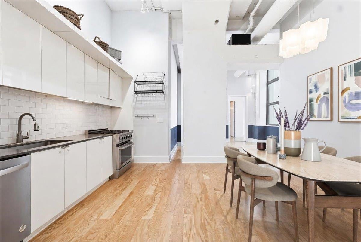 50 Dey St 332 — photo