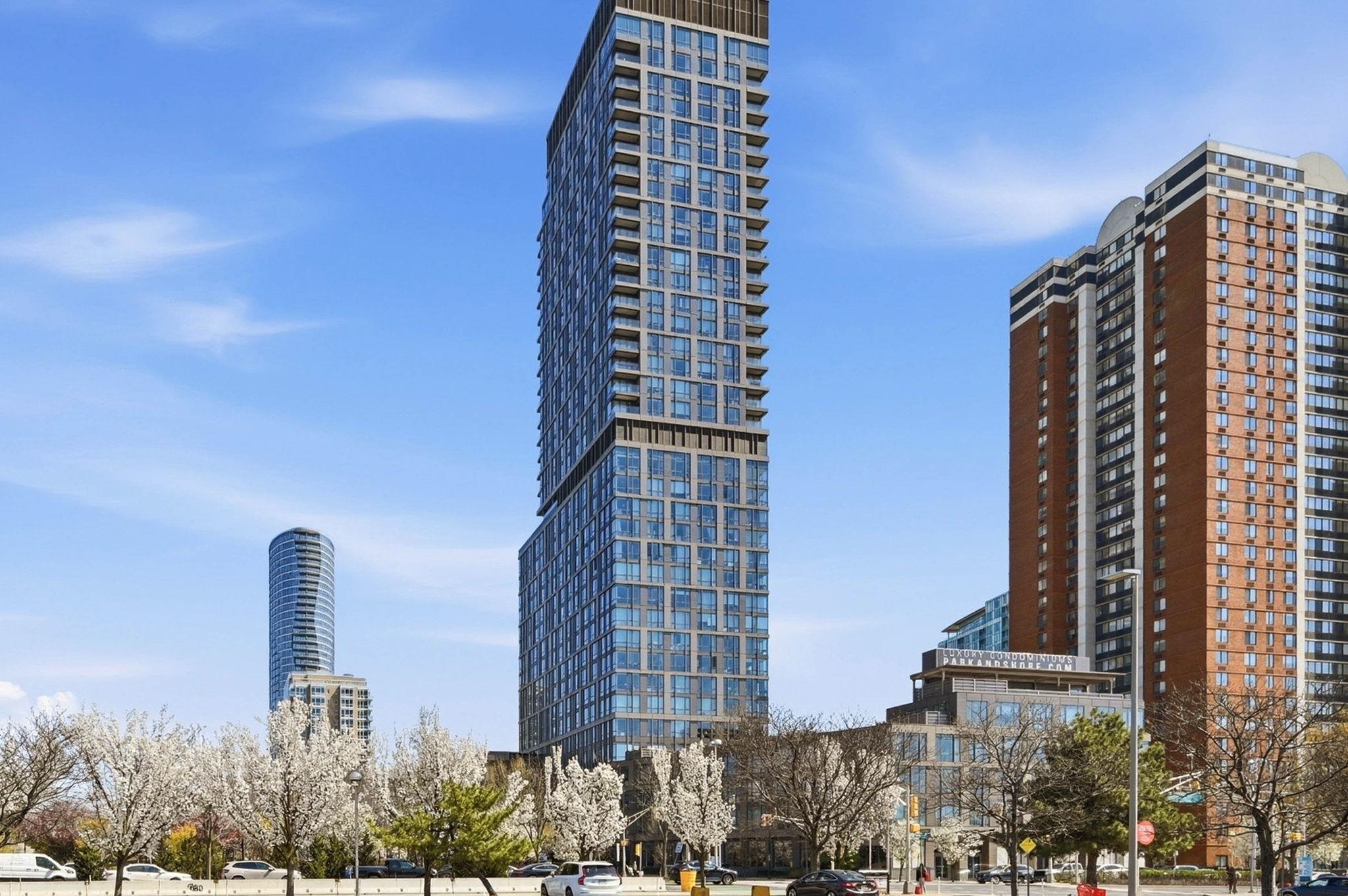 75 Park Lane South — photo
