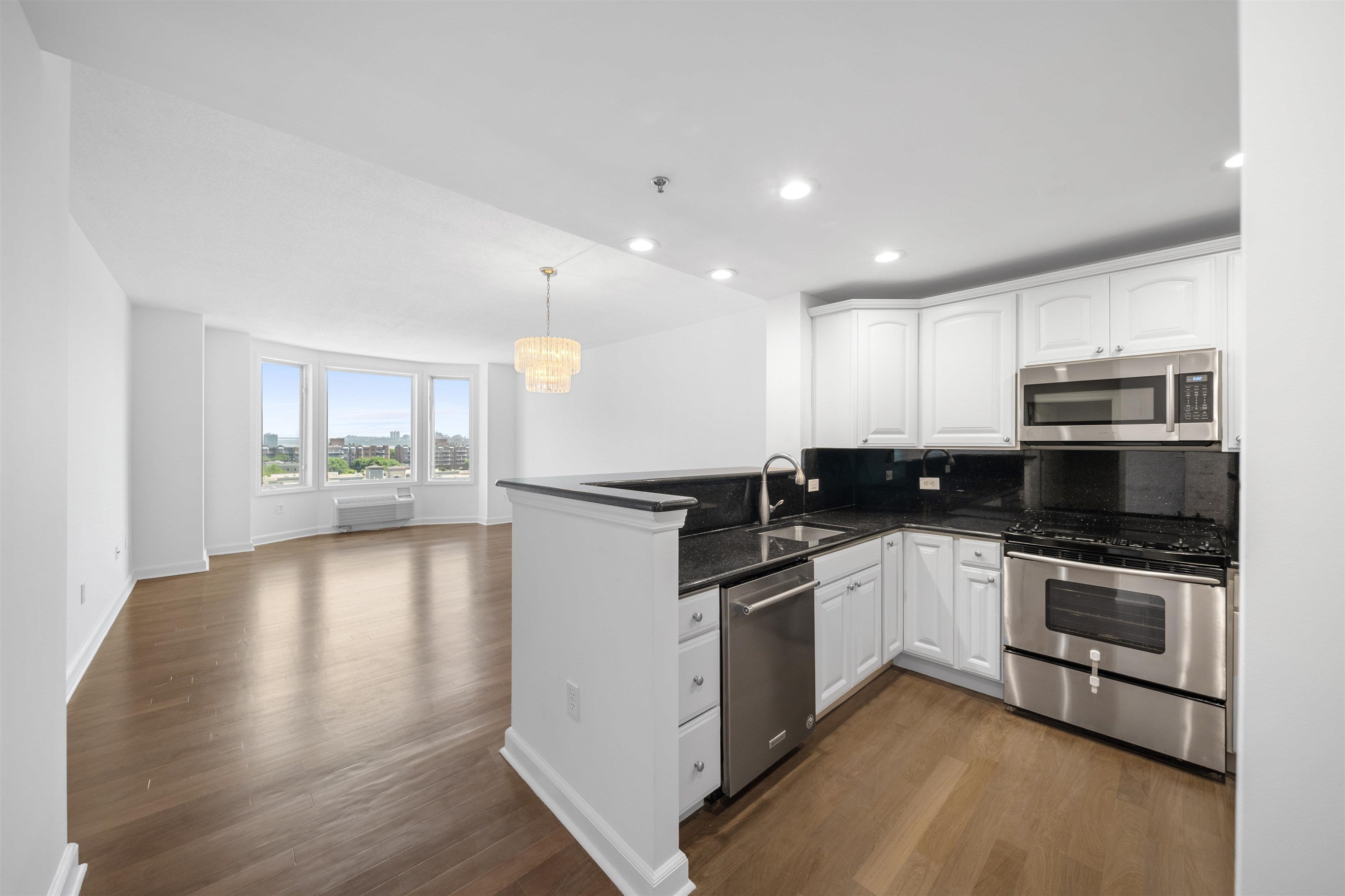 6408 City Pl — photo