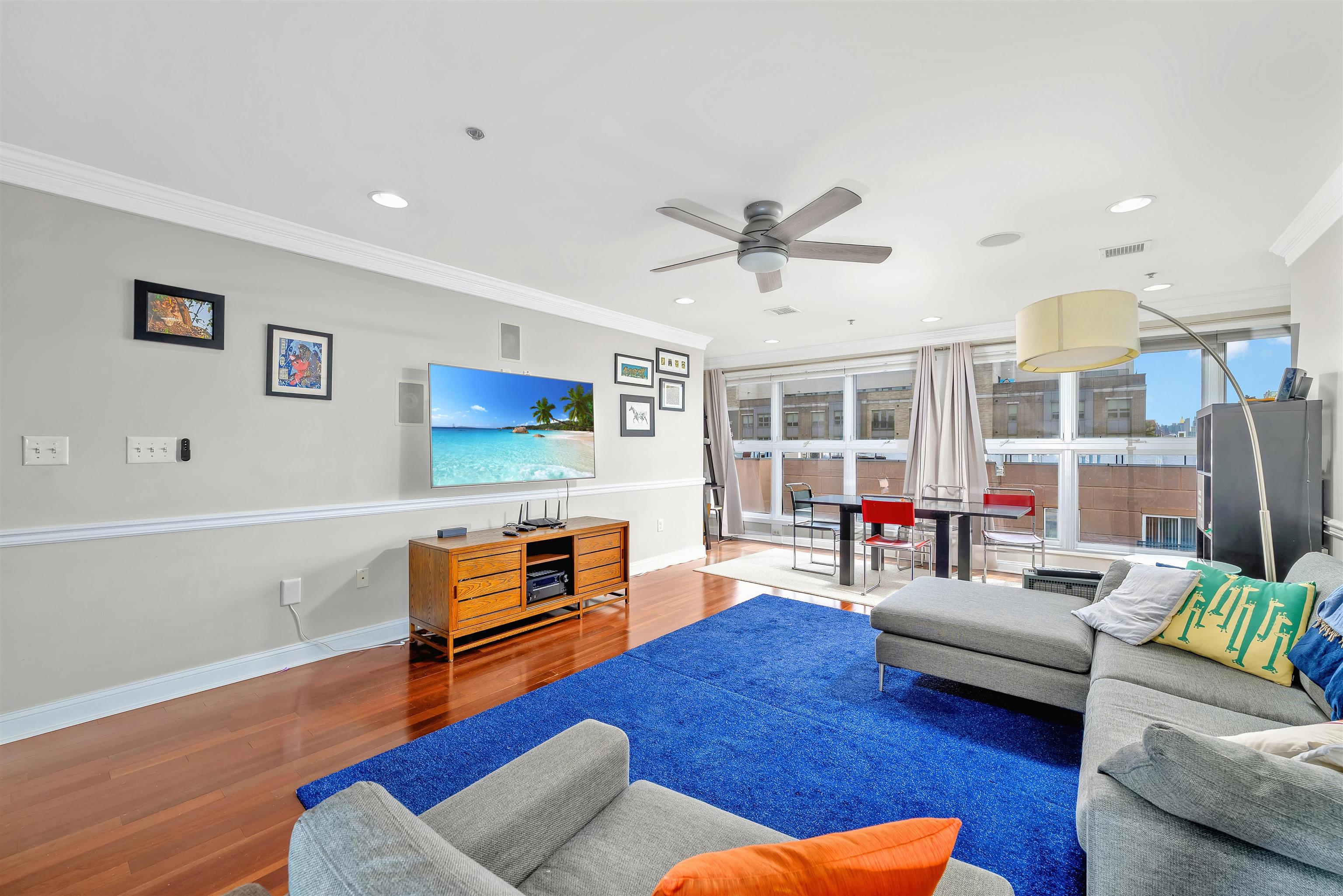 1331 Grand St 606 — photo