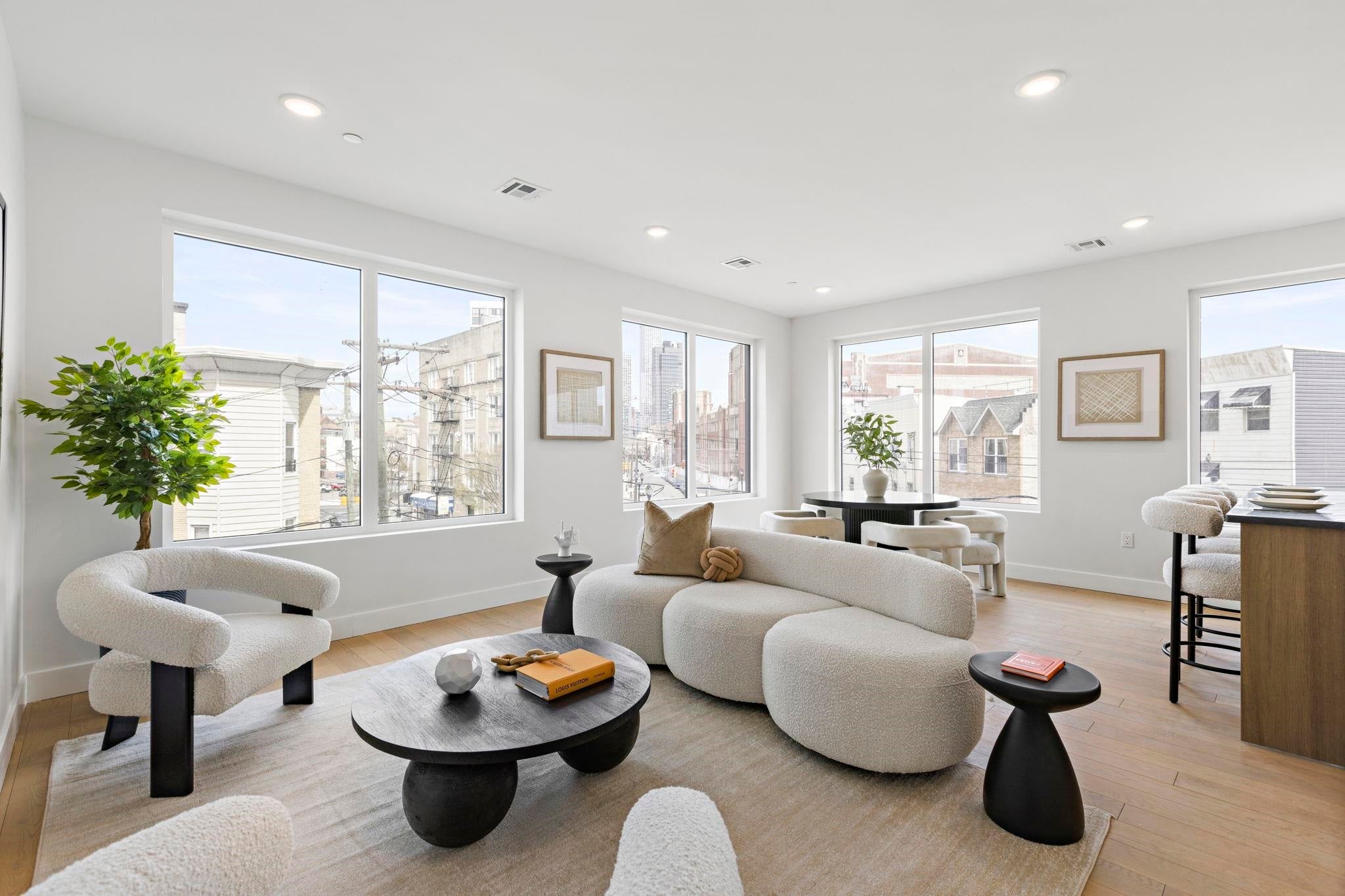 35 Orchard St 702 — photo