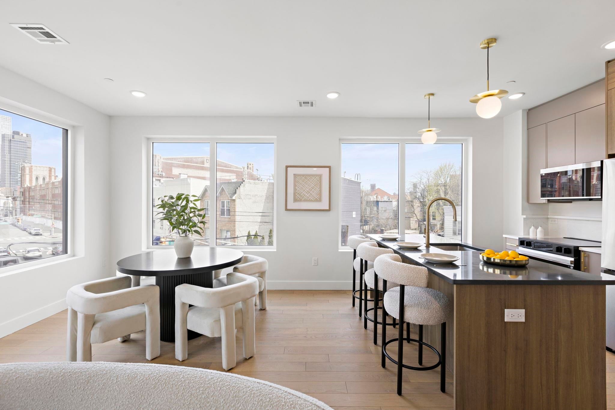 35 Orchard St 602 — photo