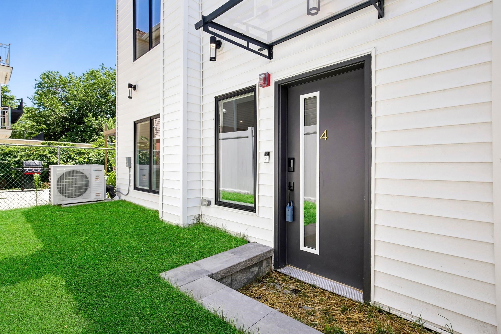 105 Laidlaw Ave Four — photo