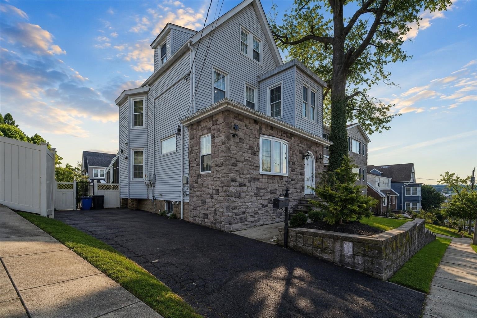 60 Stewart Ave — photo