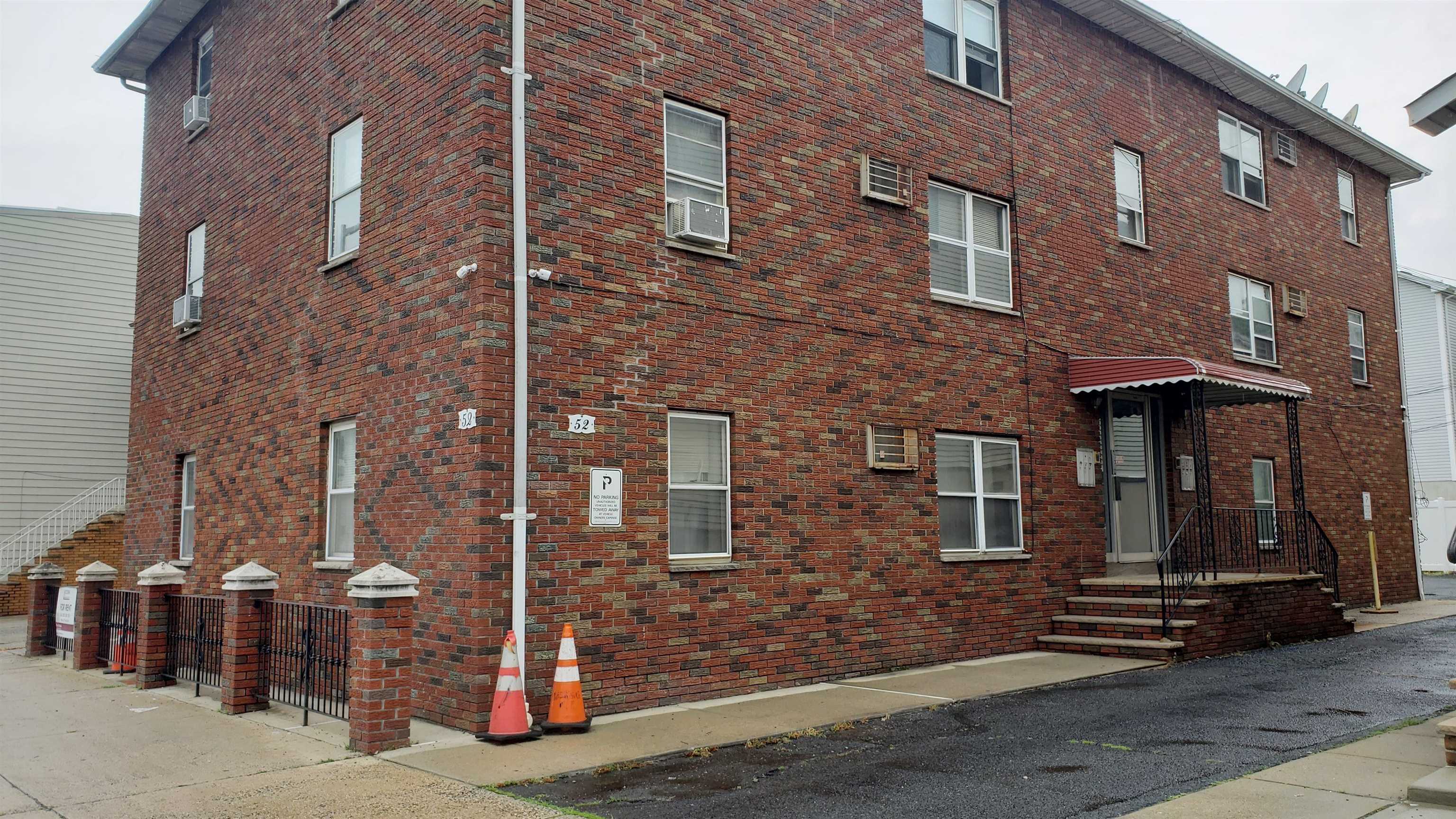 52-54 Harrison Ave 3R — photo