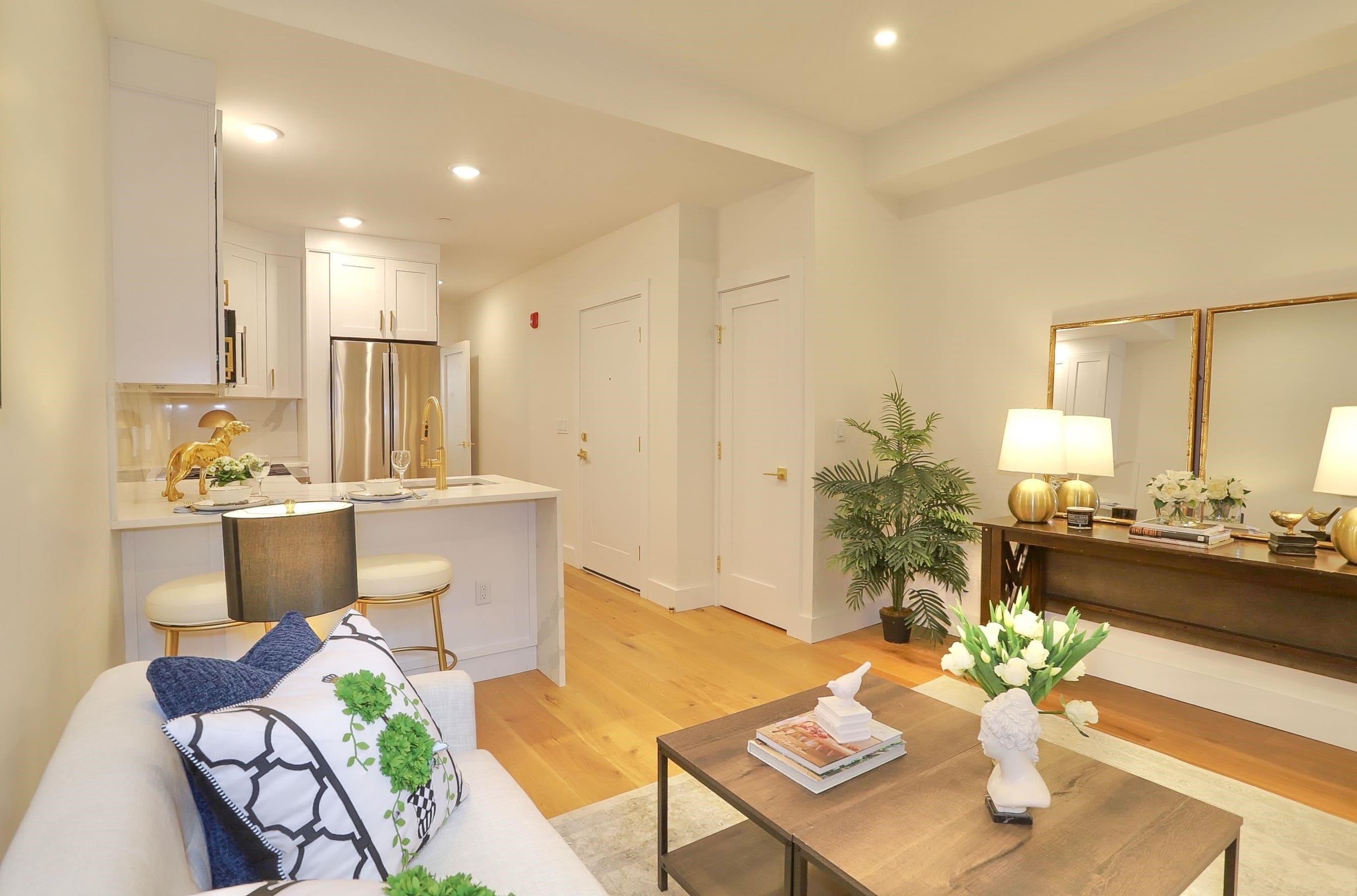 842 Park Ave 302 — photo