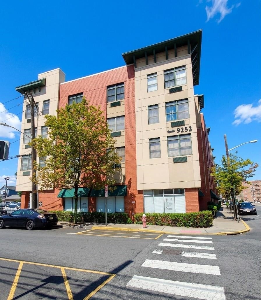 9252 Kennedy Blvd 405 — photo