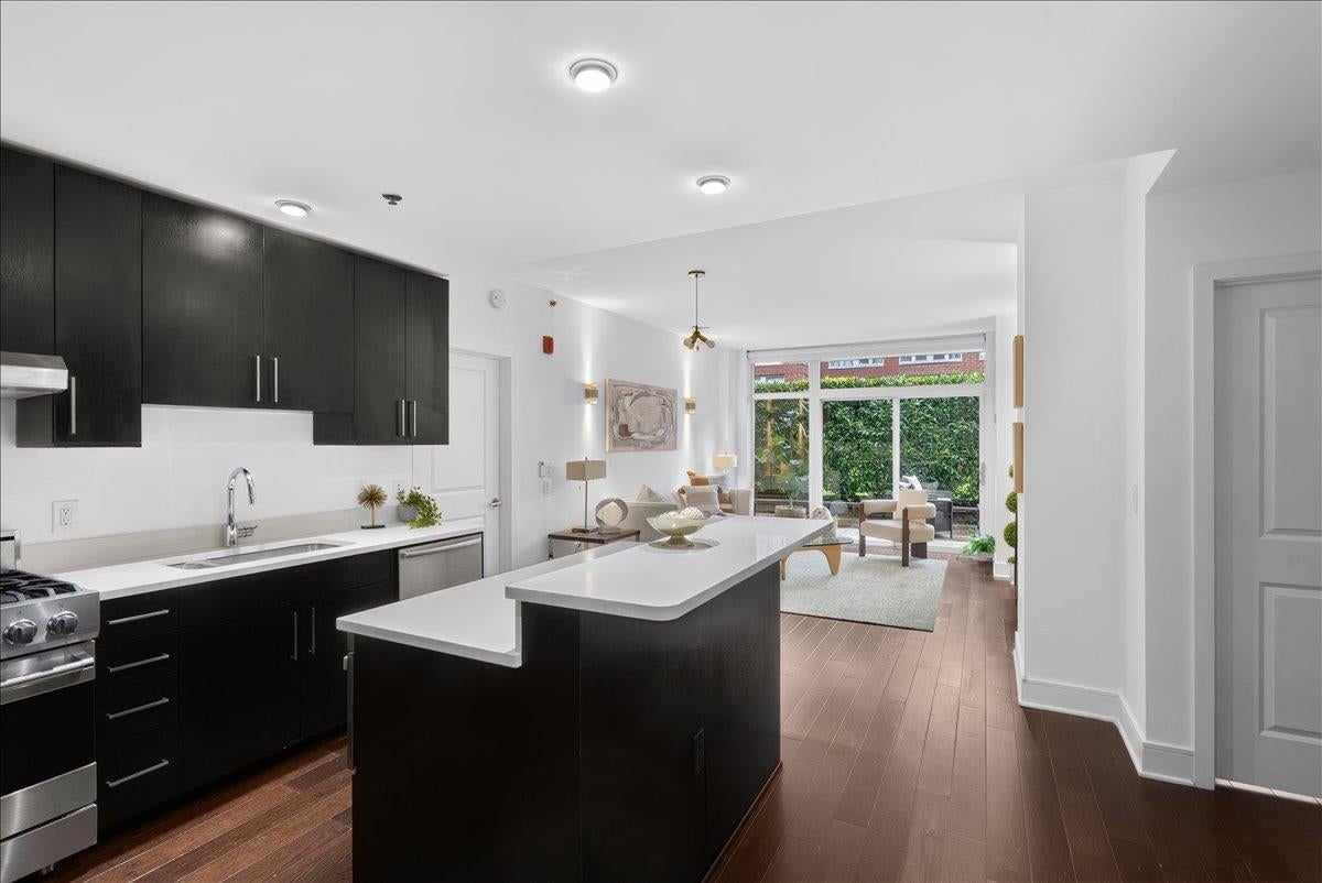 1100 Maxwell Lane 422 — photo