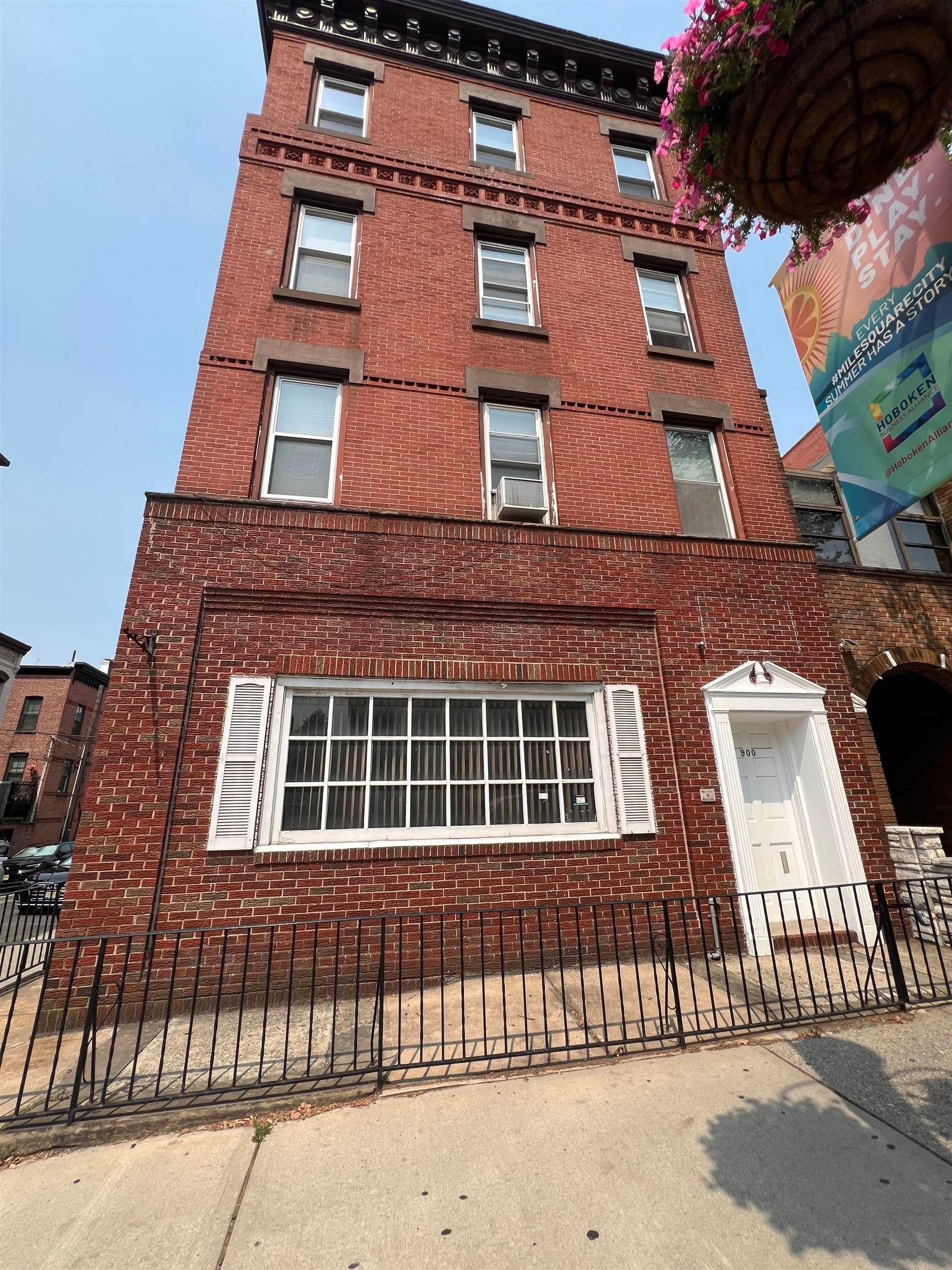 900 Washington St Office — photo