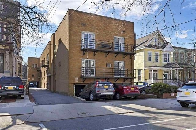 77 Sherman Pl 1a — photo