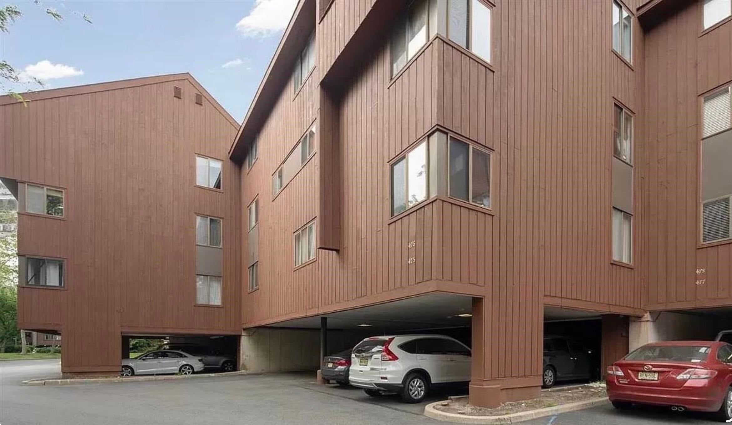476 Teal Plaza 476 — photo