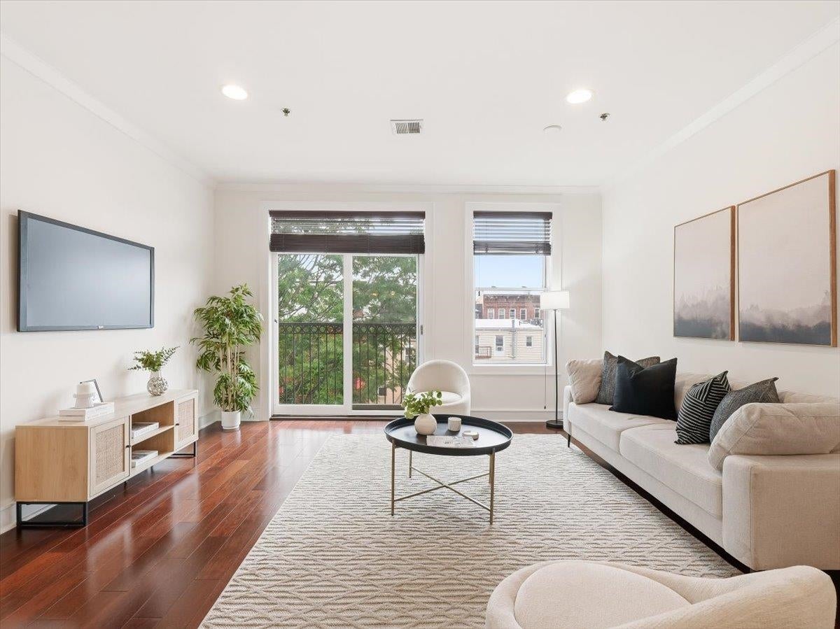 615 Adams St 4D — photo