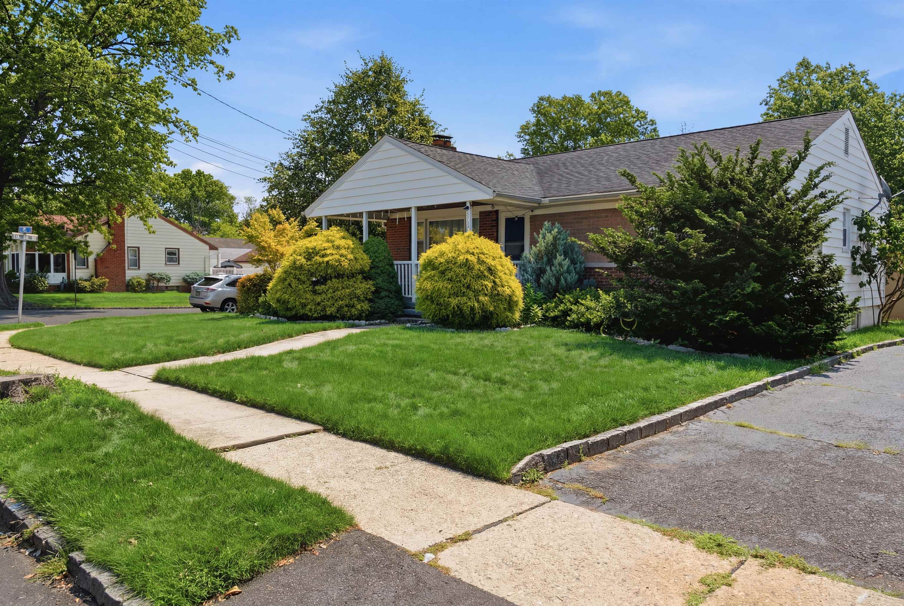 2349 Colonial Dr — photo
