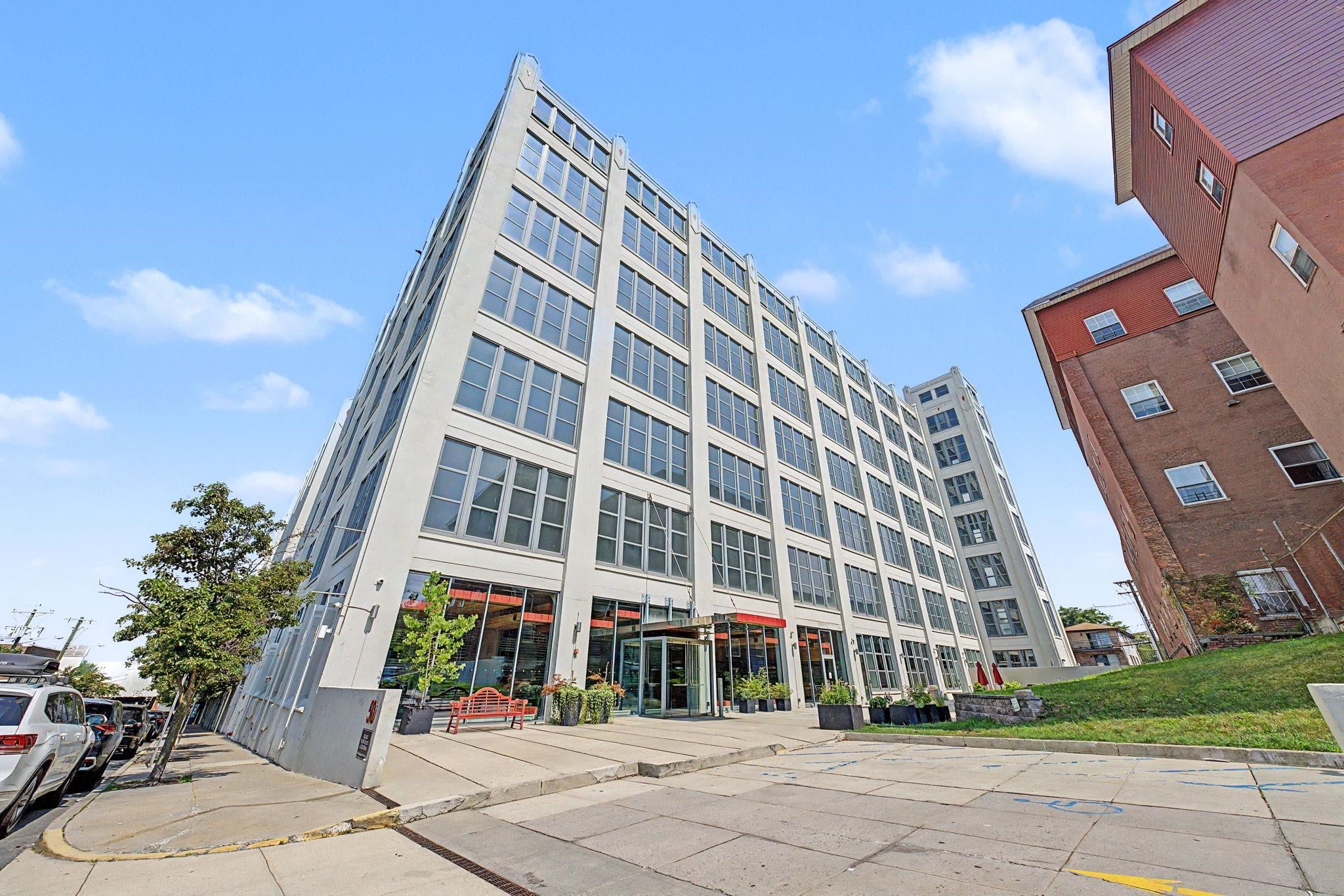 50 Dey St 445 — photo