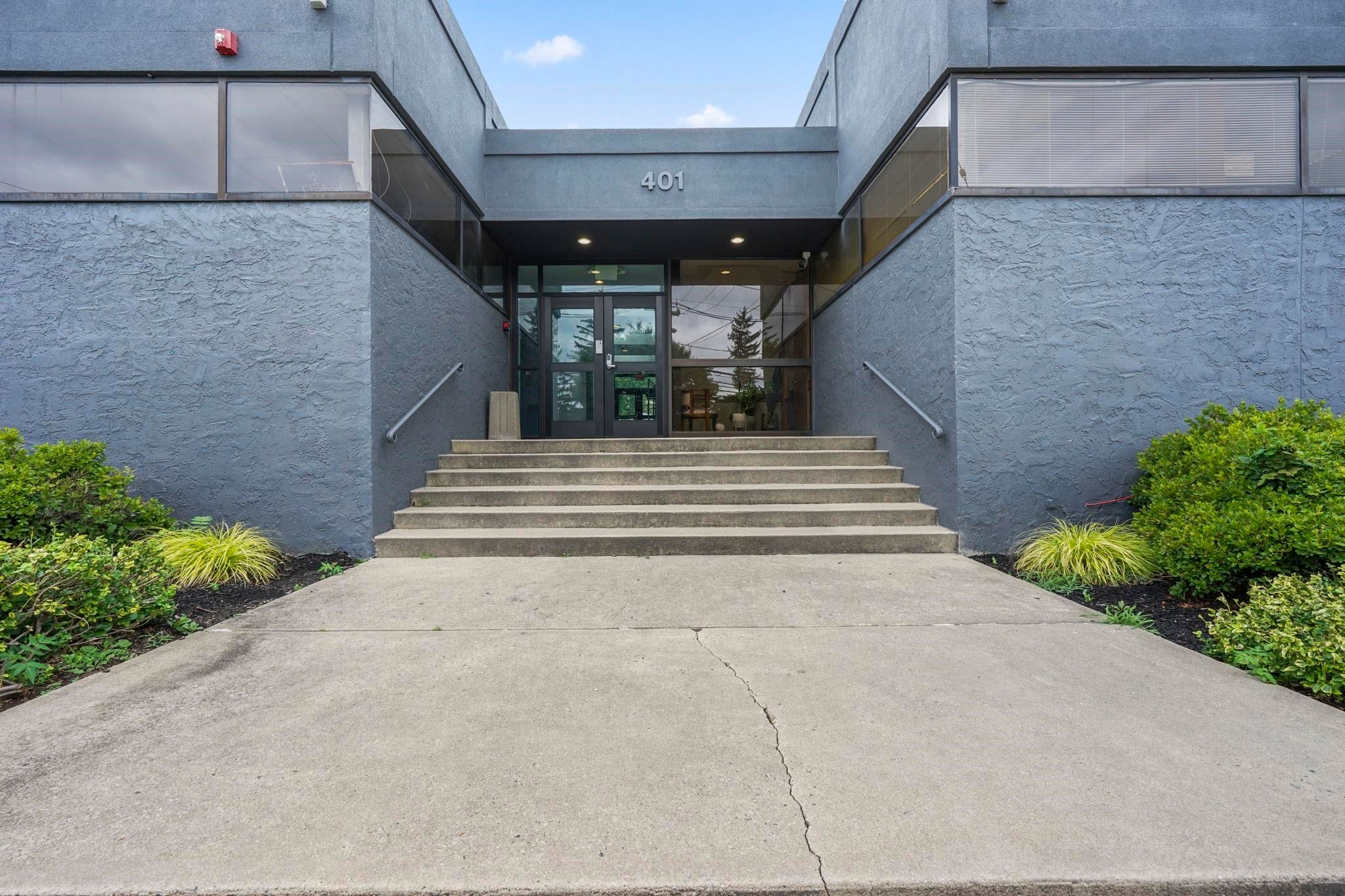 401 Pleasant Valley Way — photo
