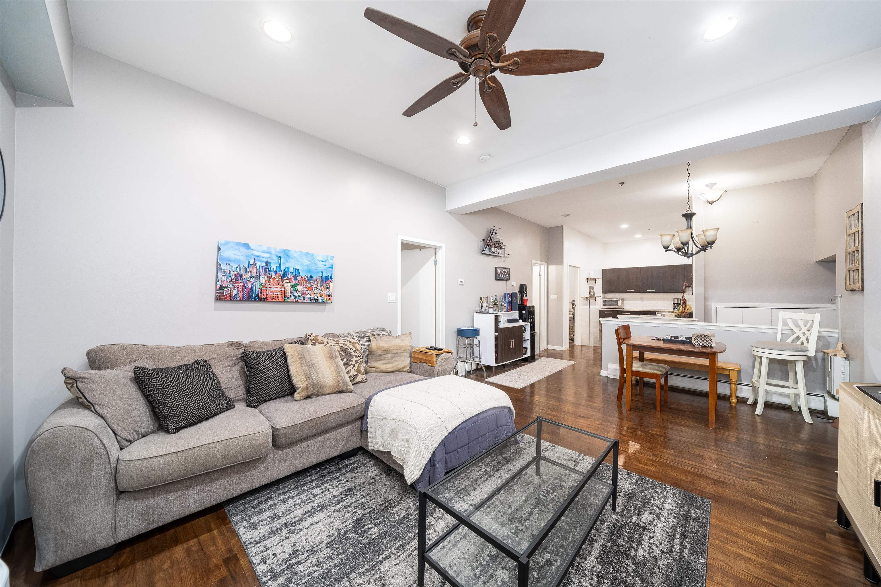 501 Adams St 1D — photo