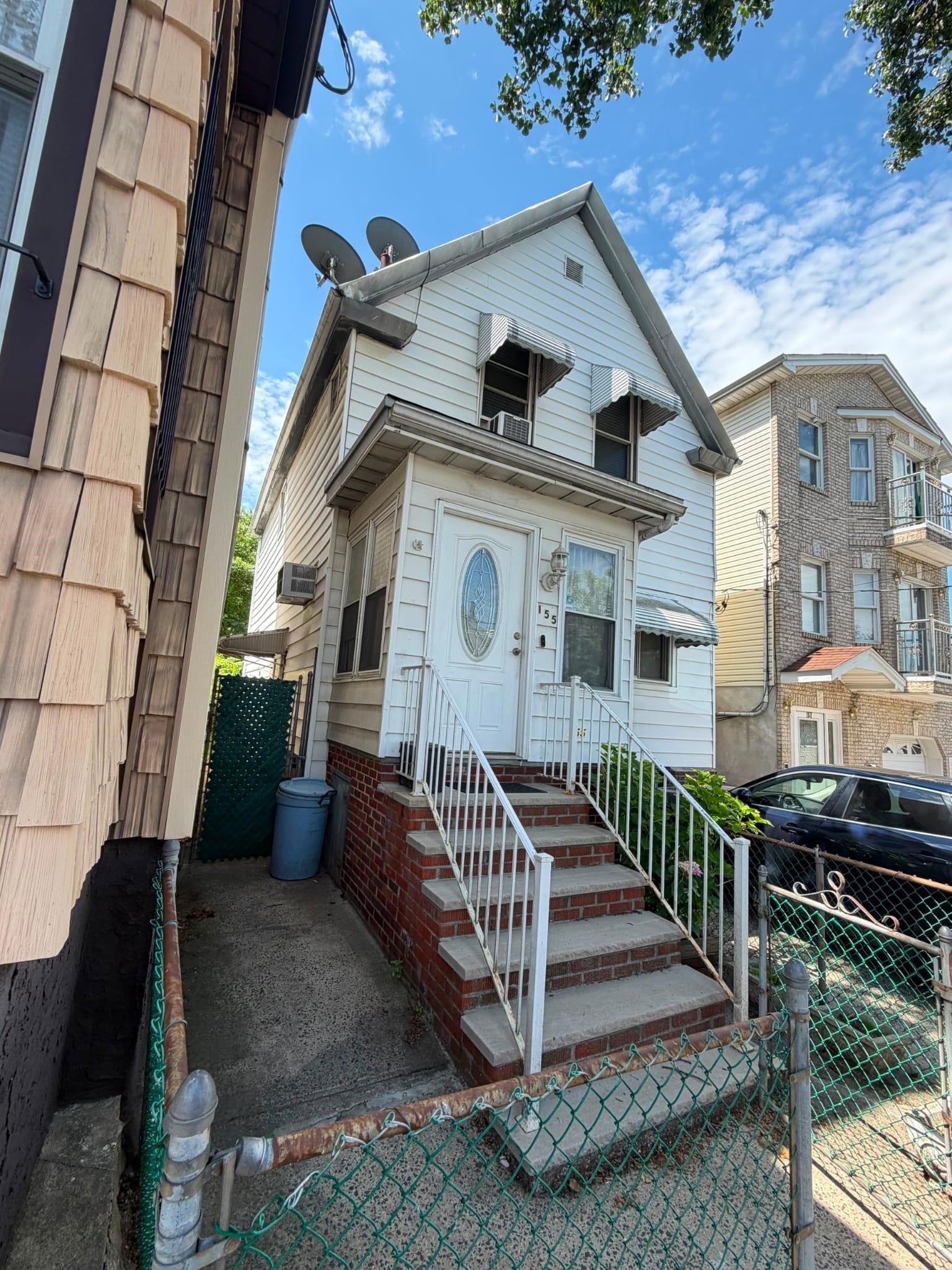 155 Leonard St — photo