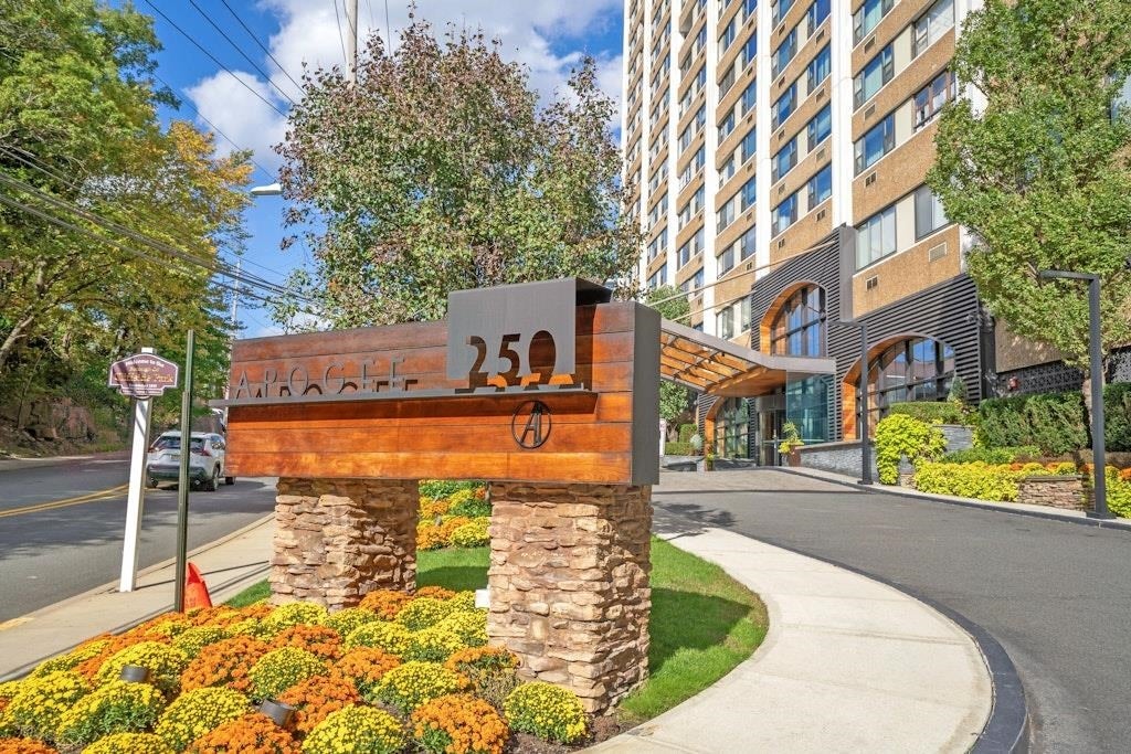 250 Gorge Rd 10J — photo