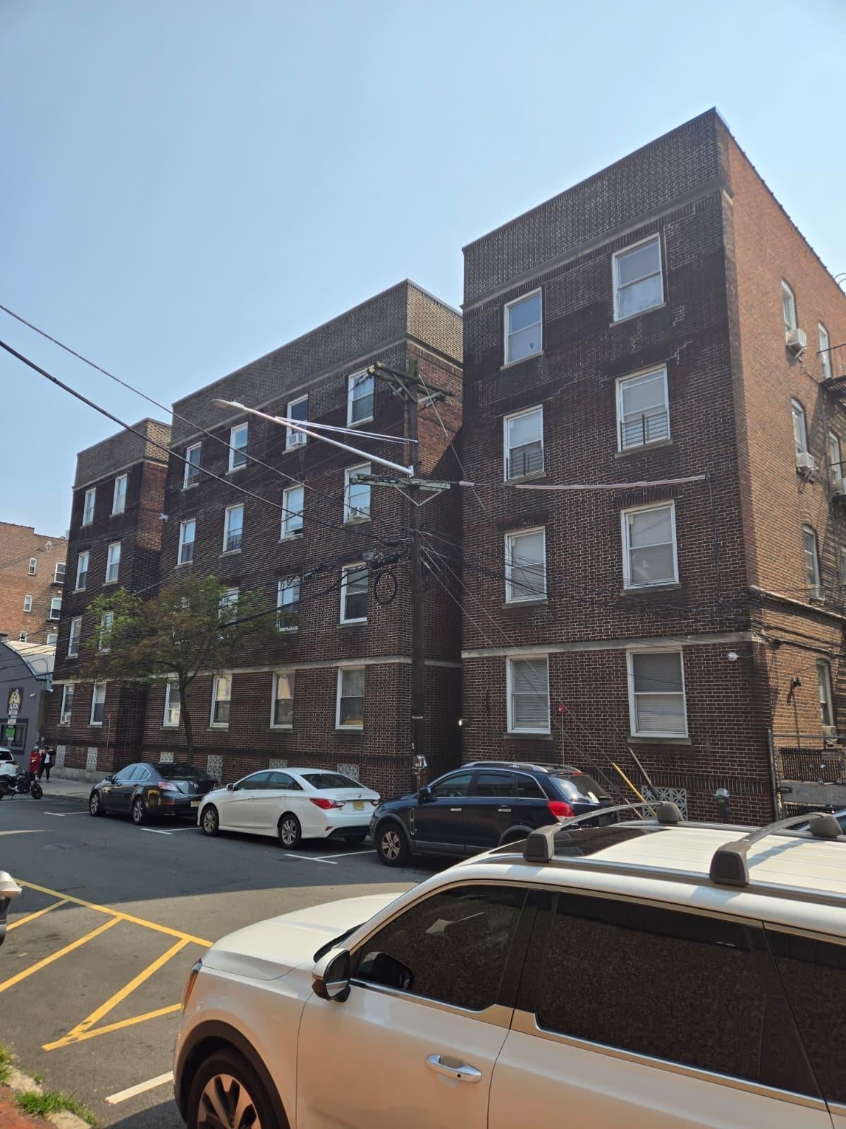 437 53rd St #D3 — photo