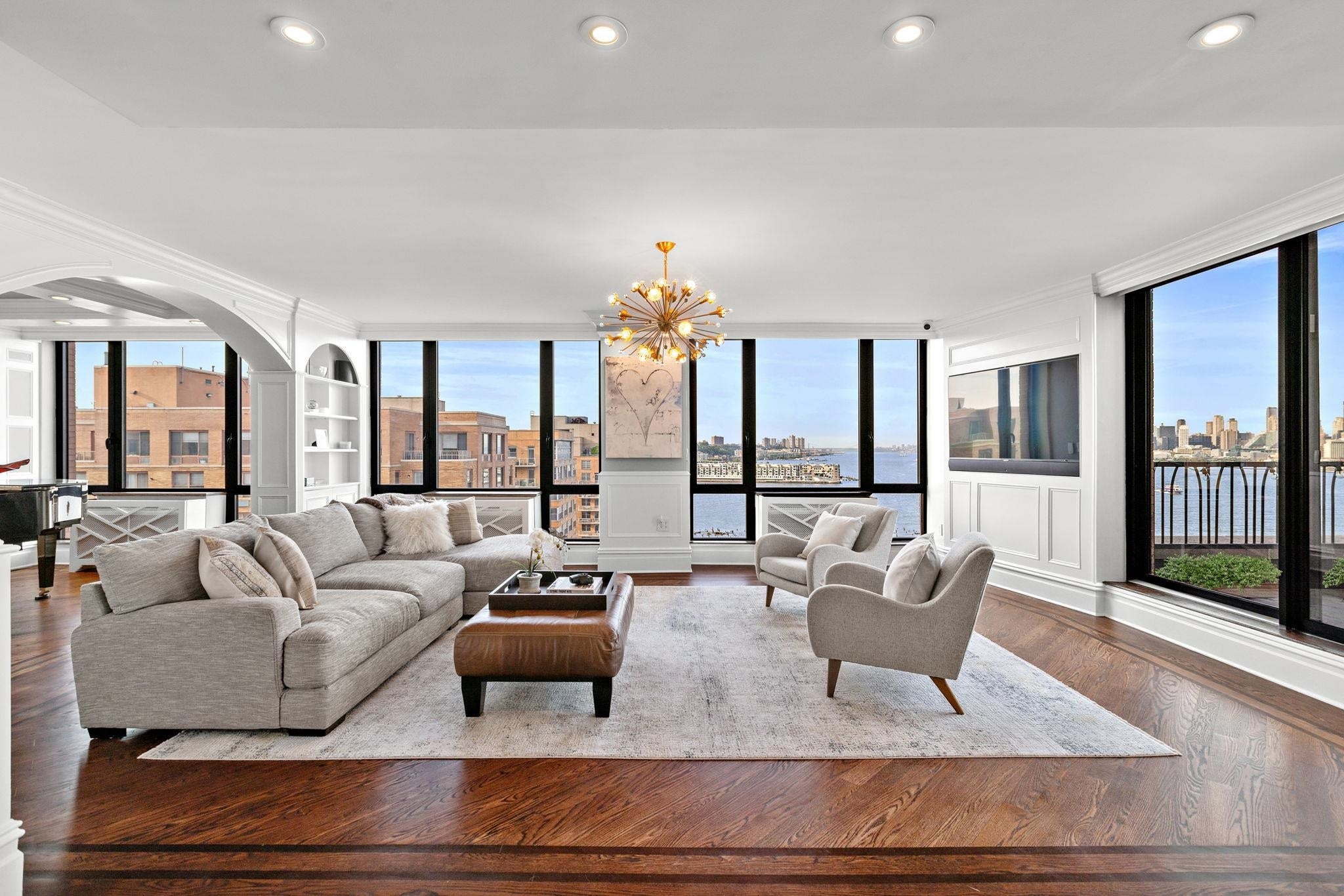2 Constitution Ct Ph01 — photo