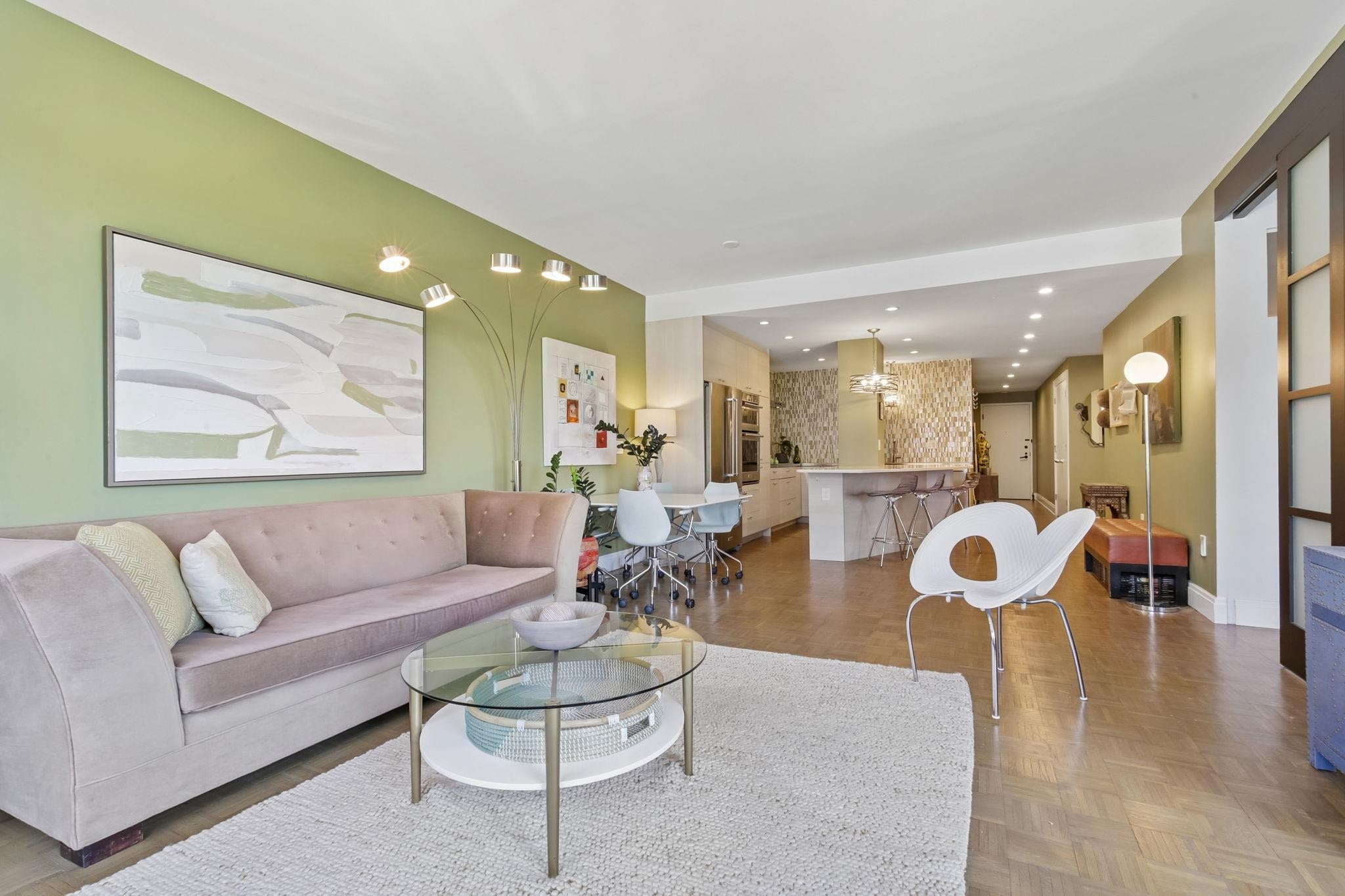 1 Greene St 215 — photo