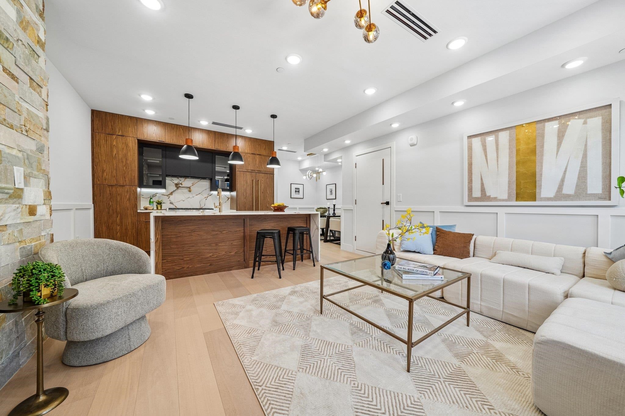 33 Bleecker St 1Adu — photo