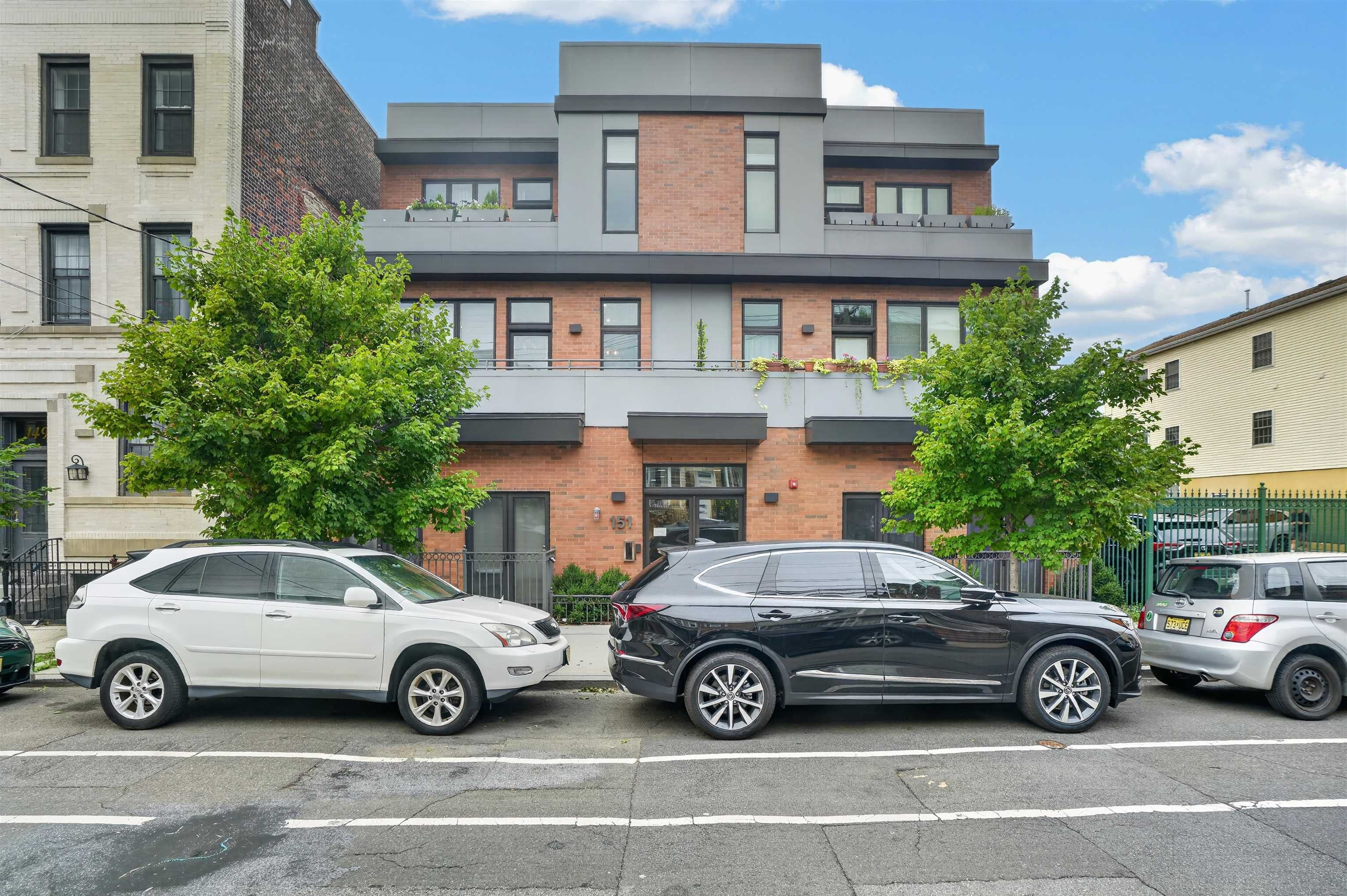 151 Webster Ave 201 — photo