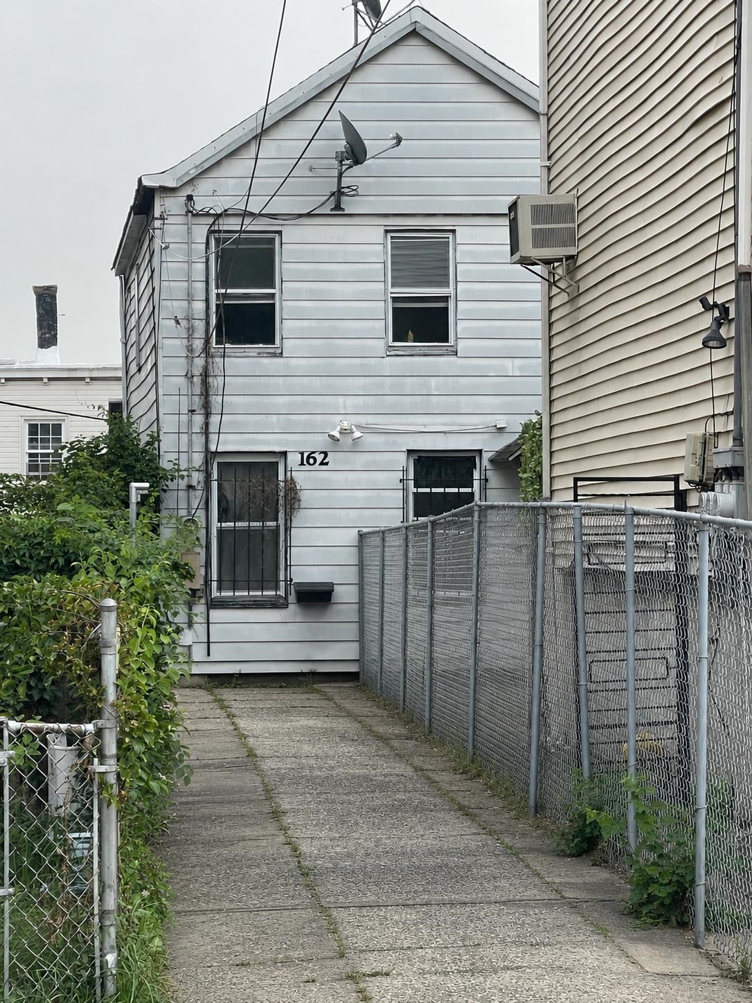 162 Summit Ave — photo